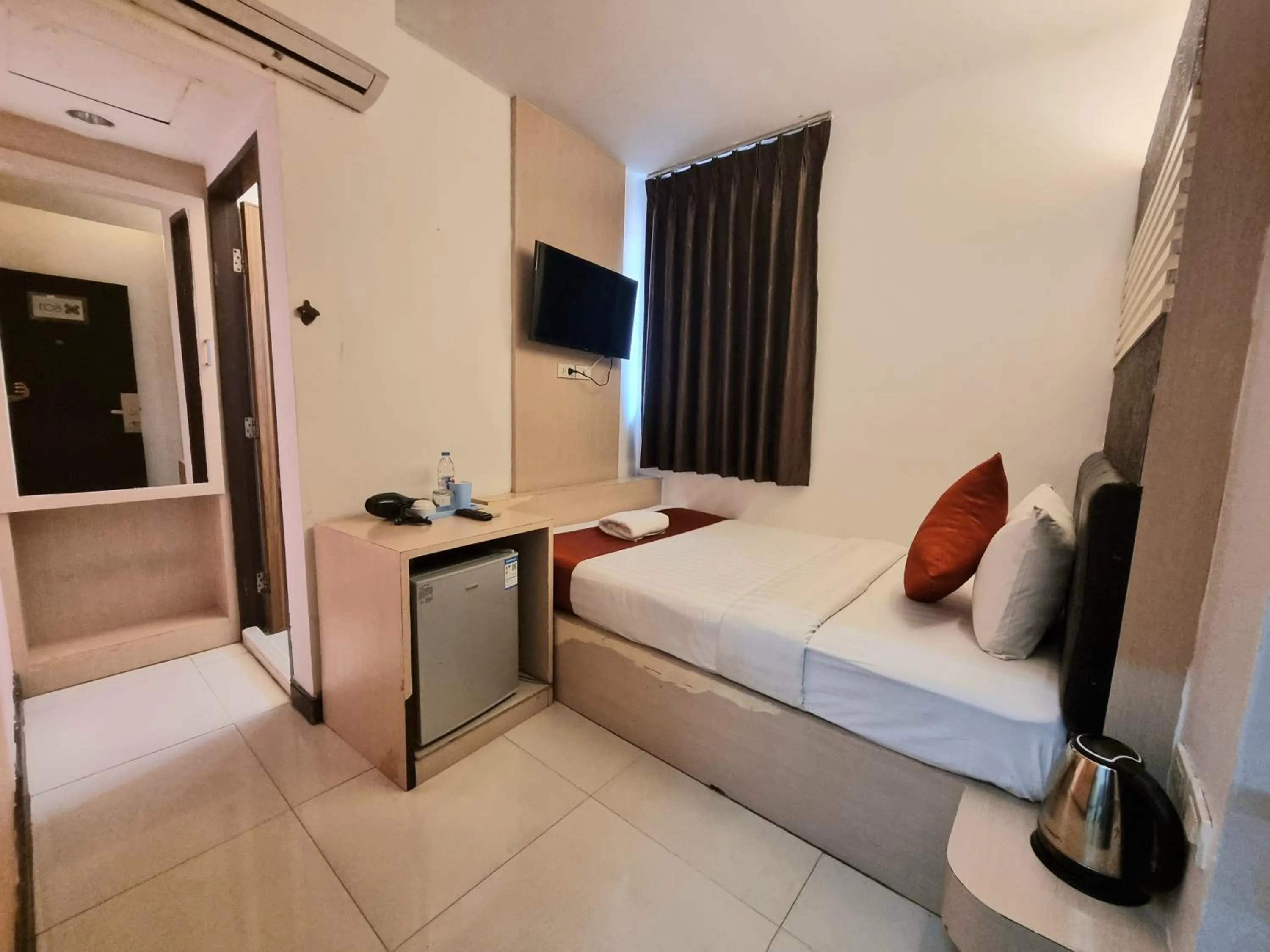 Bed in Cozi Inn Hotel, Bangkok