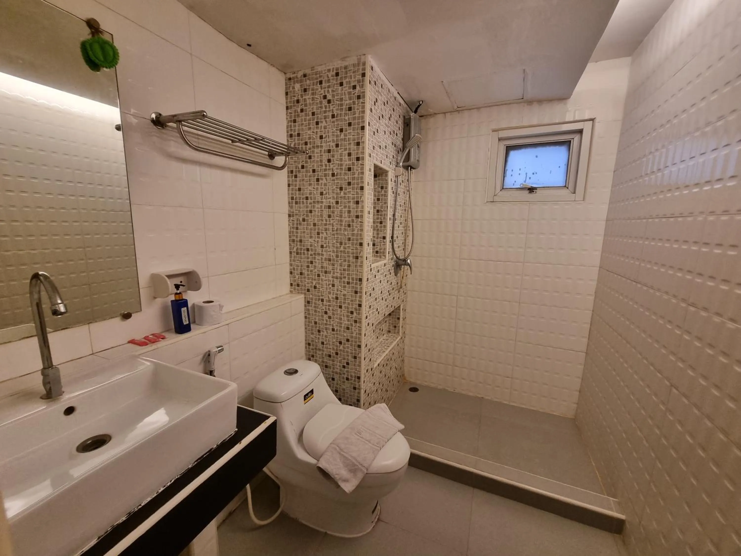 Cozi Inn Hotel, Bangkok