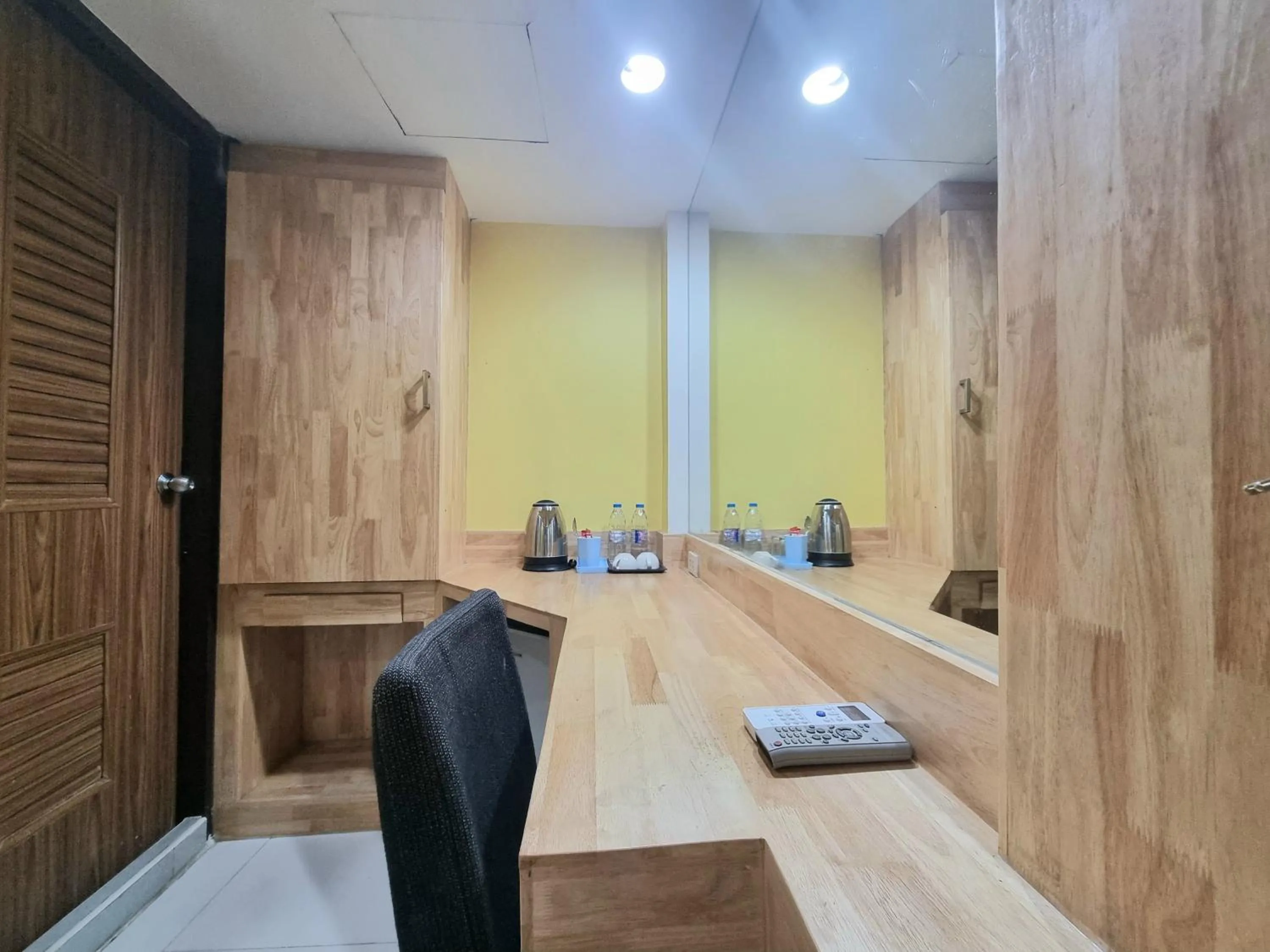 Cozi Inn Hotel, Bangkok