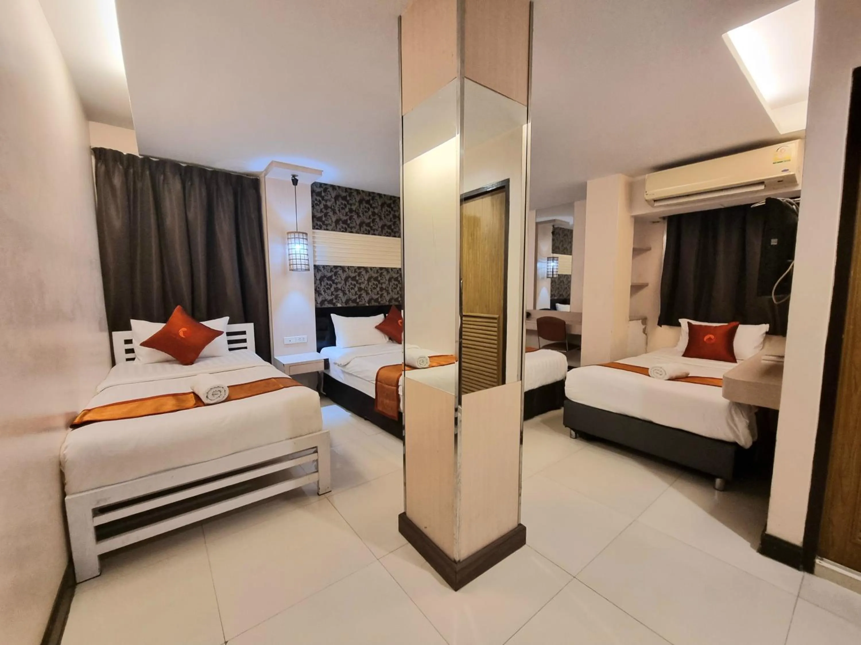 Photo of the whole room, Bed in Cozi Inn Hotel, Bangkok