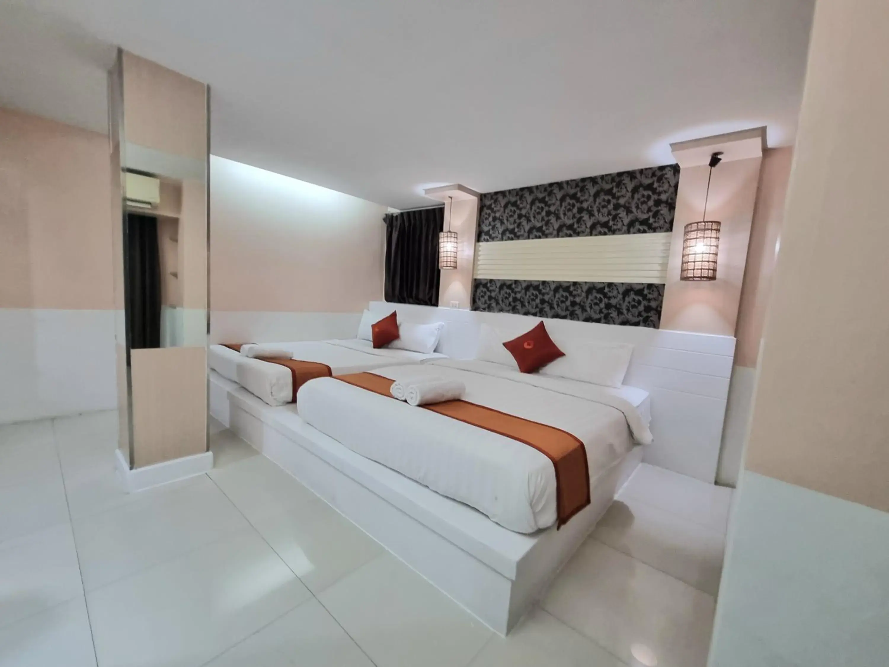 Deluxe Family Room in Cozi Inn Hotel, Bangkok Deluxe Family Room in Cozi Inn Hotel, Bangkok