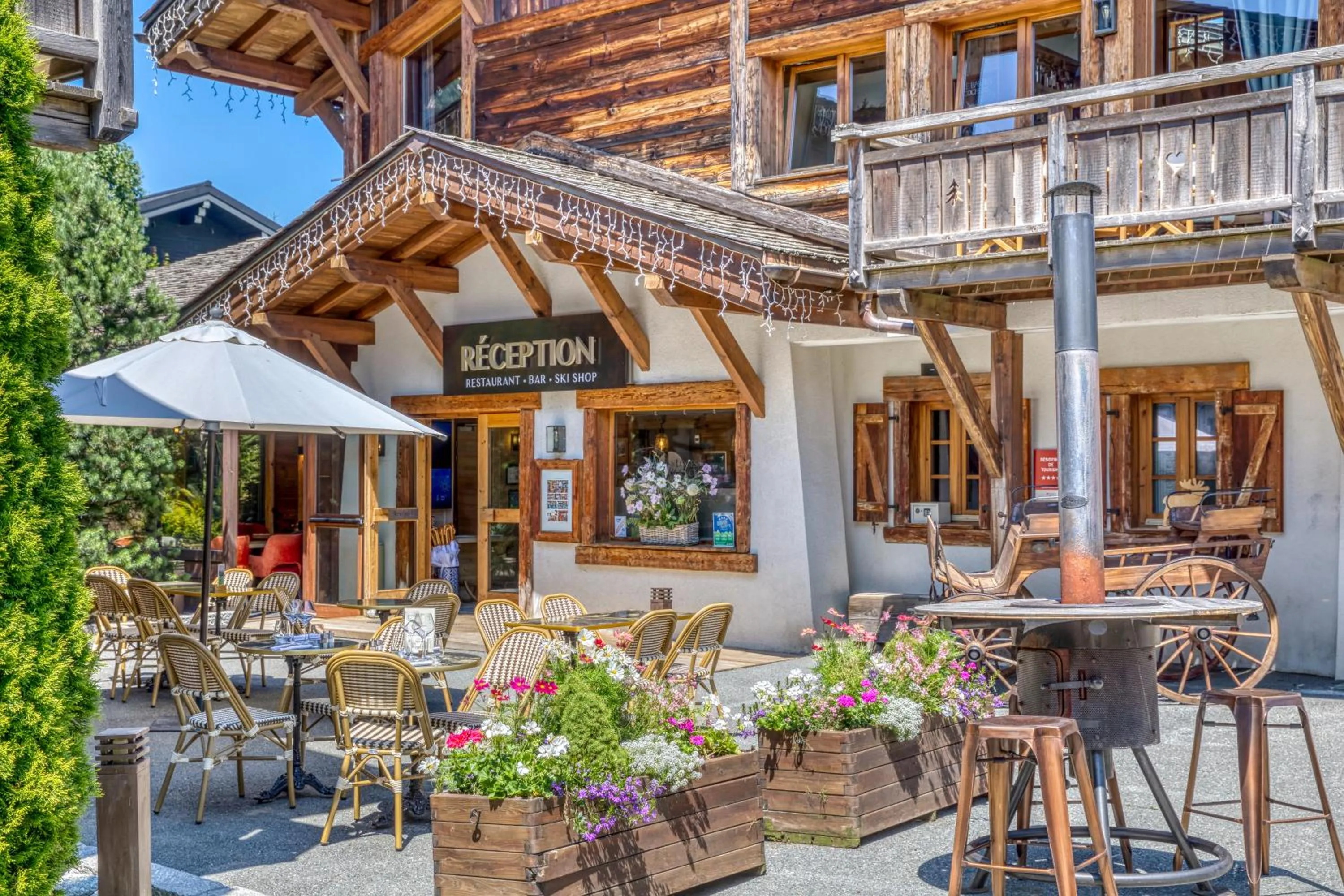 Property building in Les Loges Blanches Megève