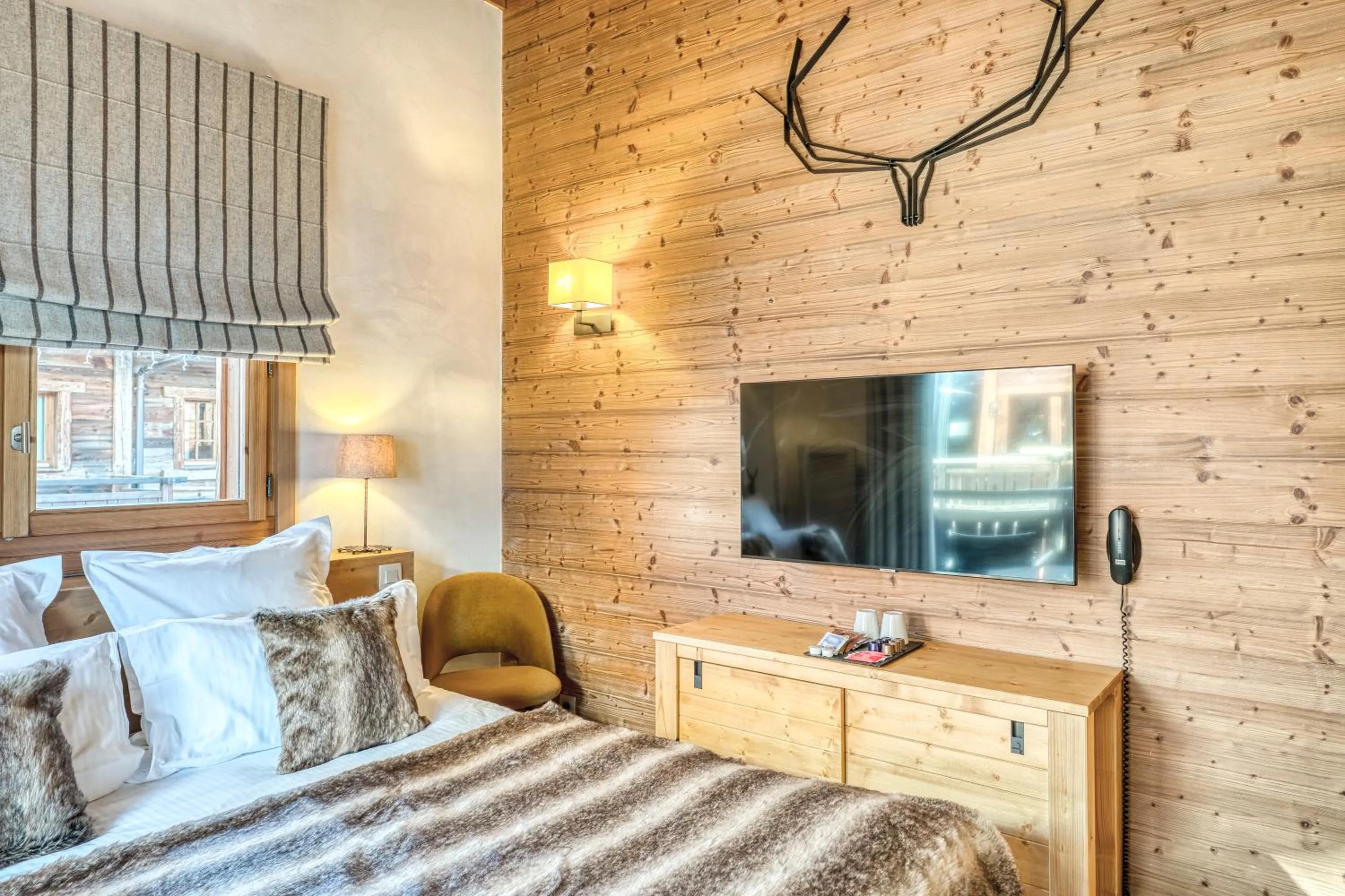 Photo of the whole room, Bed in Les Loges Blanches Megève