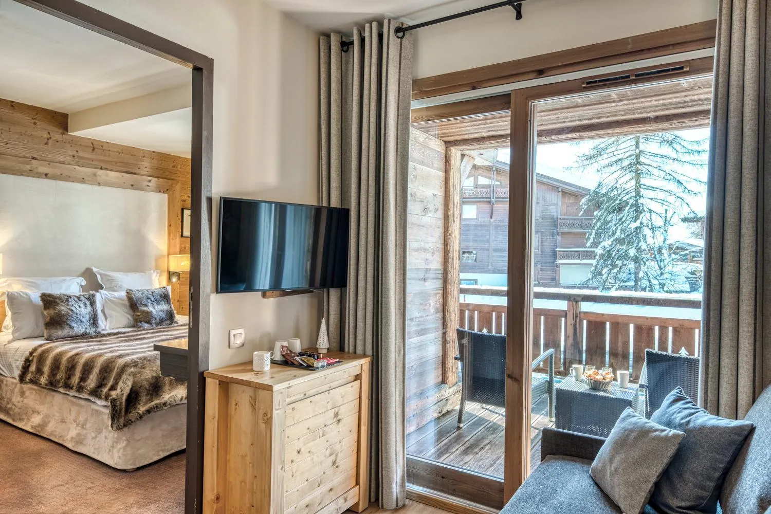 Living room, Bed in Les Loges Blanches Megève