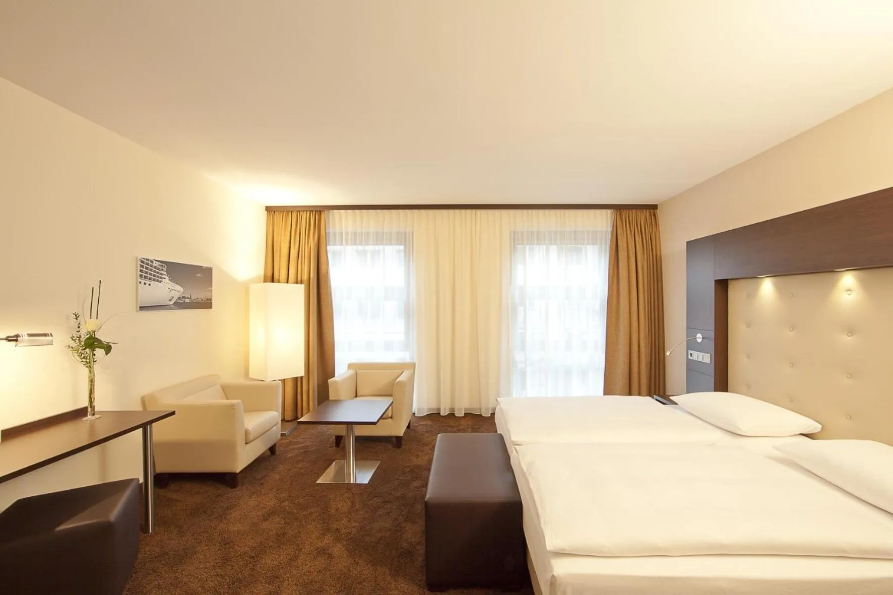 Photo of the whole room, Bed in Heikotel - Hotel Am Stadtpark