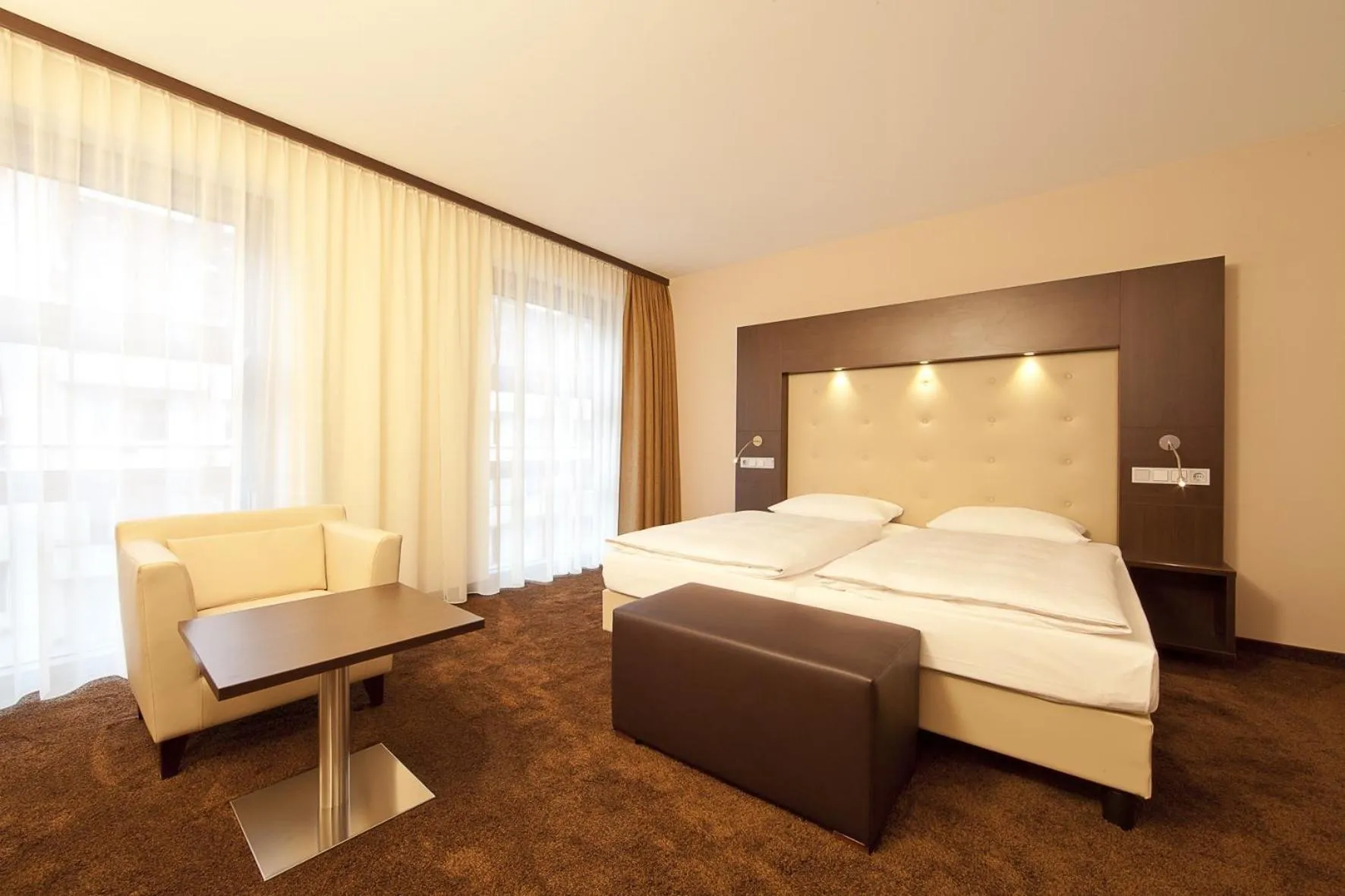 Photo of the whole room, Bed in Heikotel - Hotel Am Stadtpark