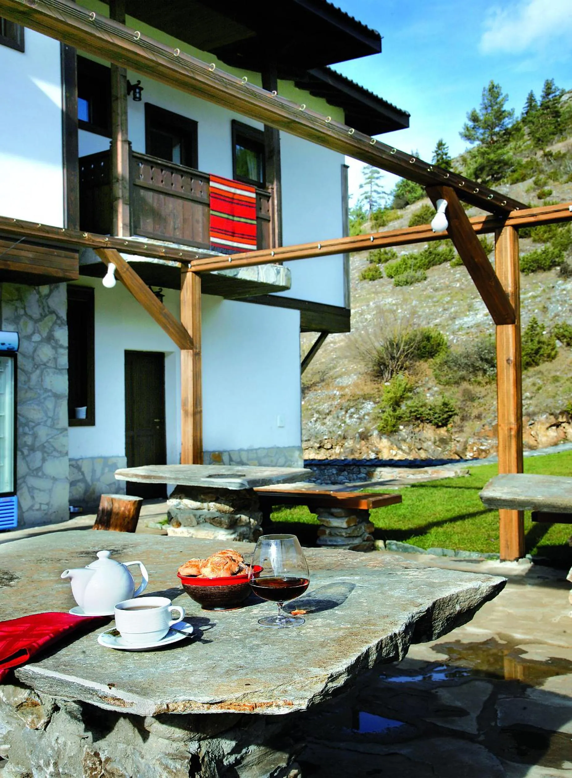Restaurant/places to eat in Family Hotel Arkan Han