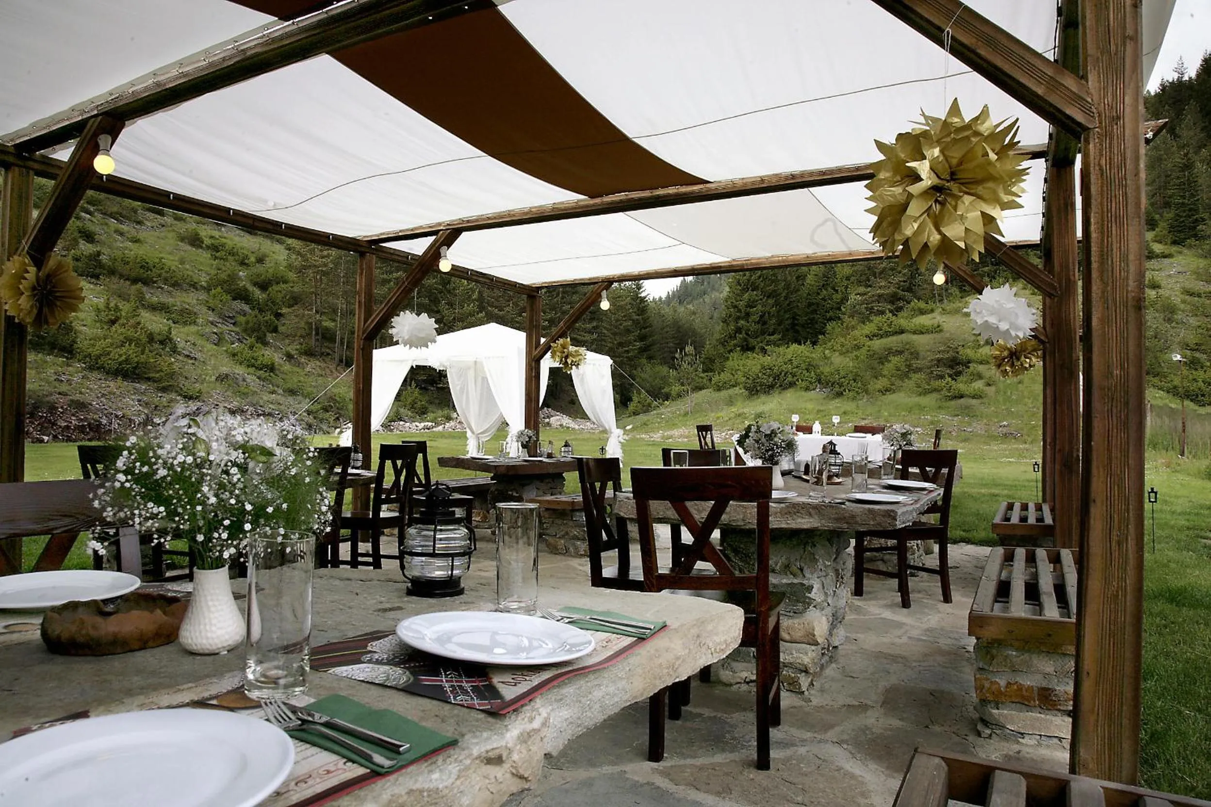 Restaurant/places to eat in Family Hotel Arkan Han