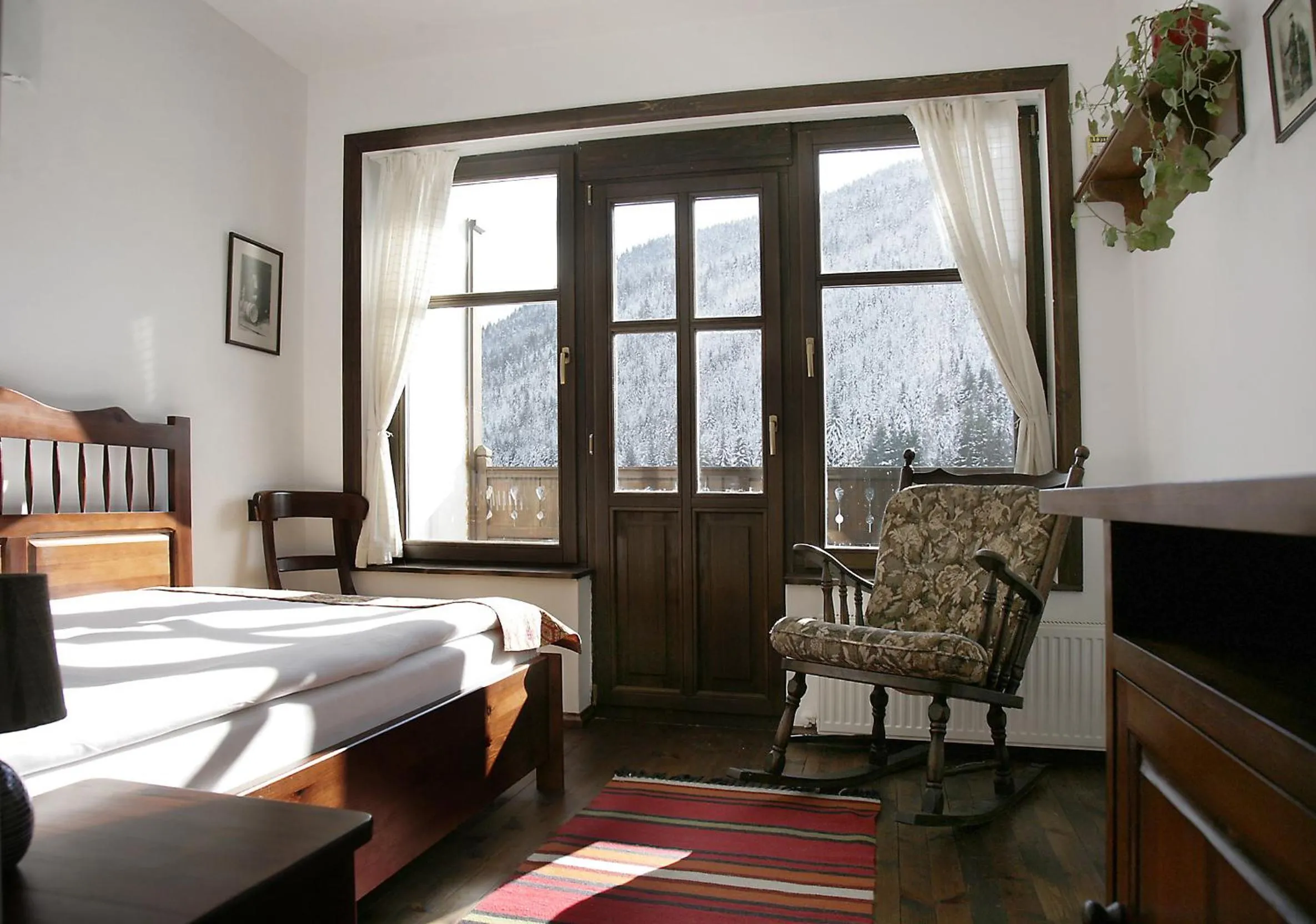 Balcony/Terrace, Bed in Family Hotel Arkan Han