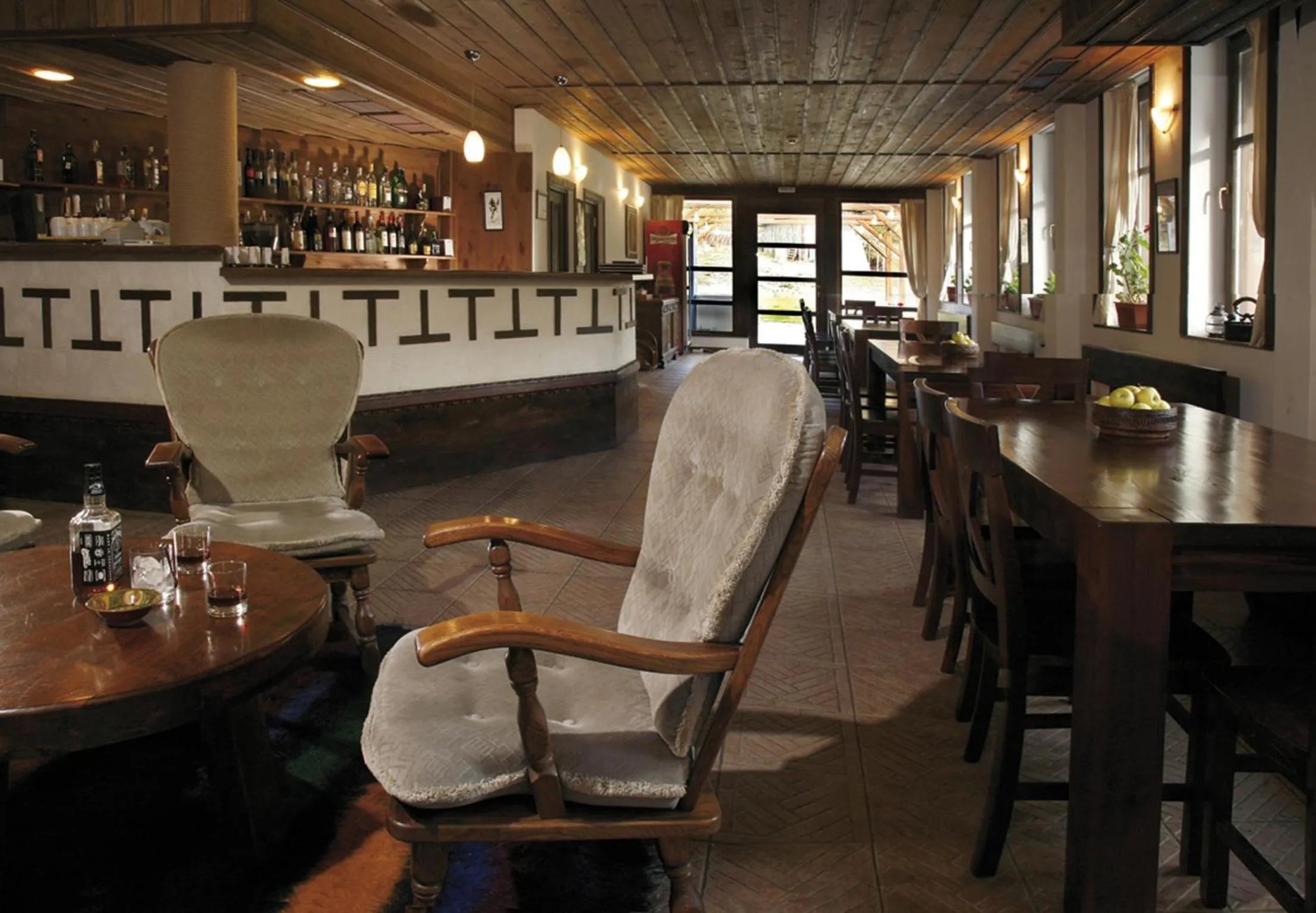 Restaurant/places to eat in Family Hotel Arkan Han