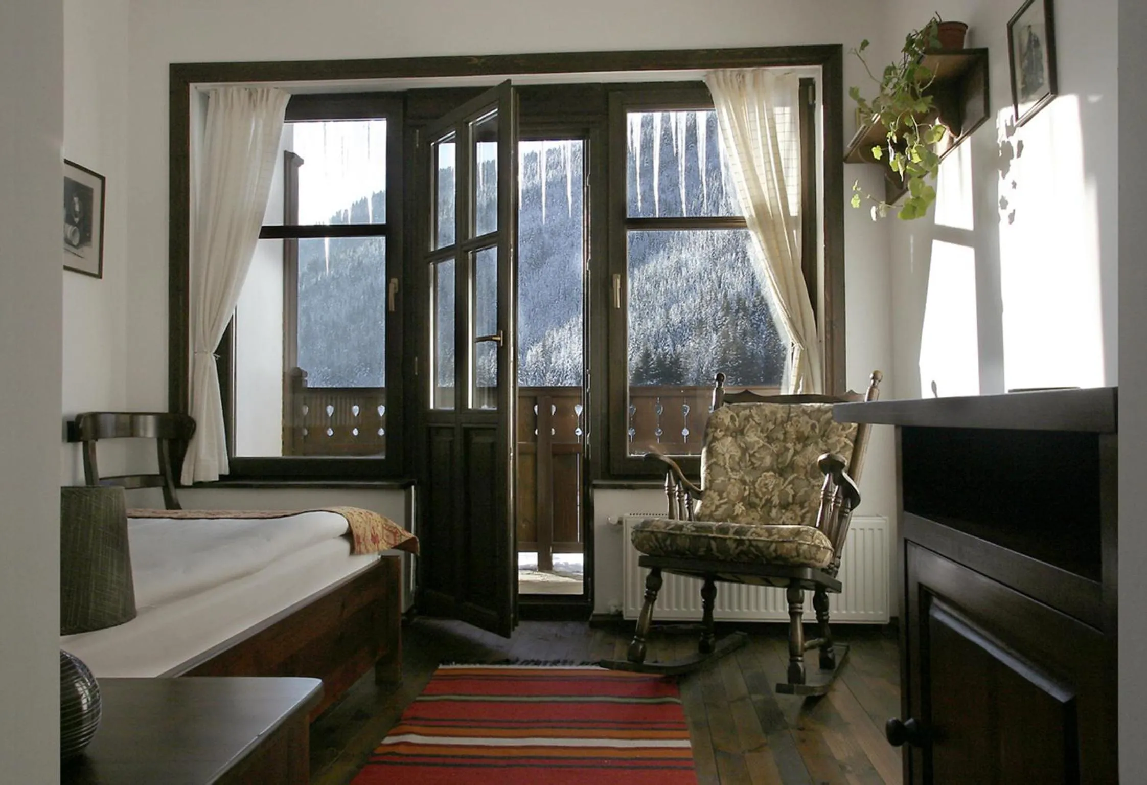 Photo of the whole room, Bed in Family Hotel Arkan Han
