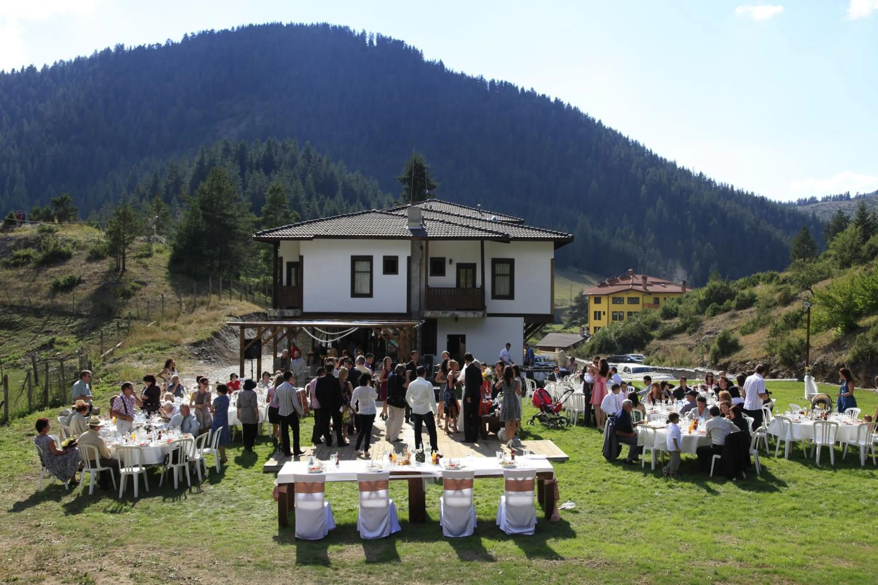 Restaurant/places to eat in Family Hotel Arkan Han