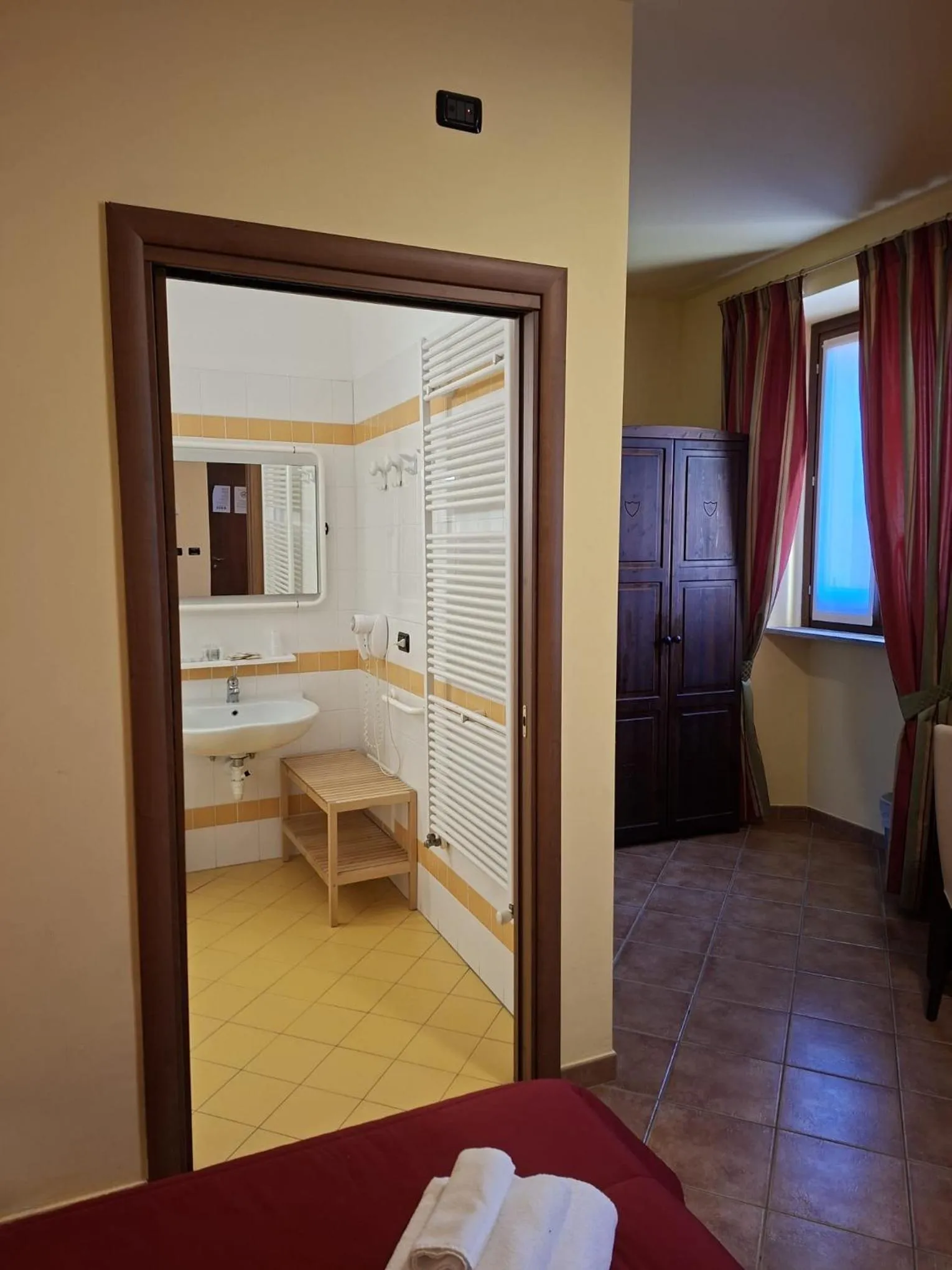 Bathroom, Bed in Hotel Oberje Dla Viere