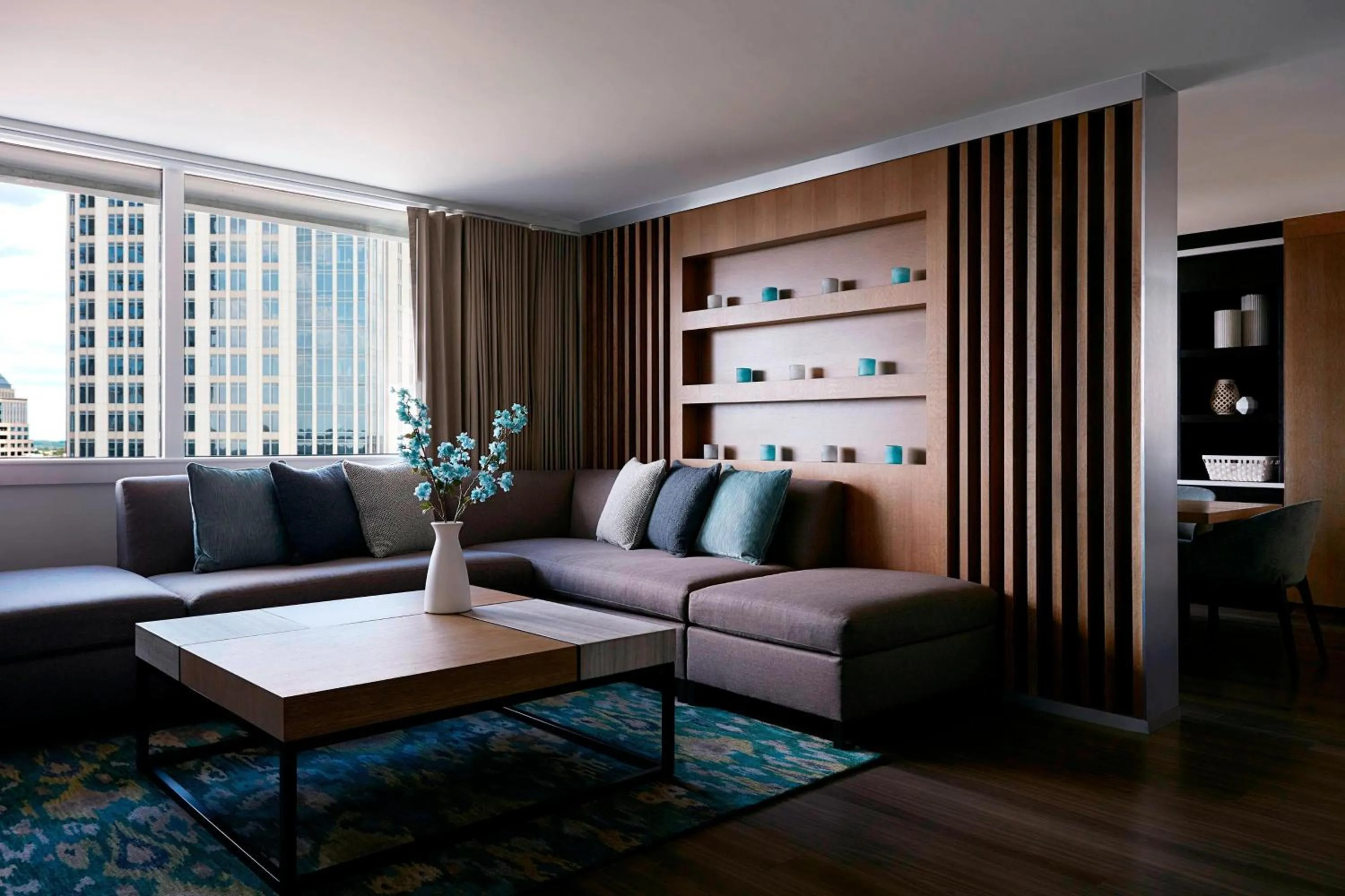 Living room in Charlotte Marriott City Center