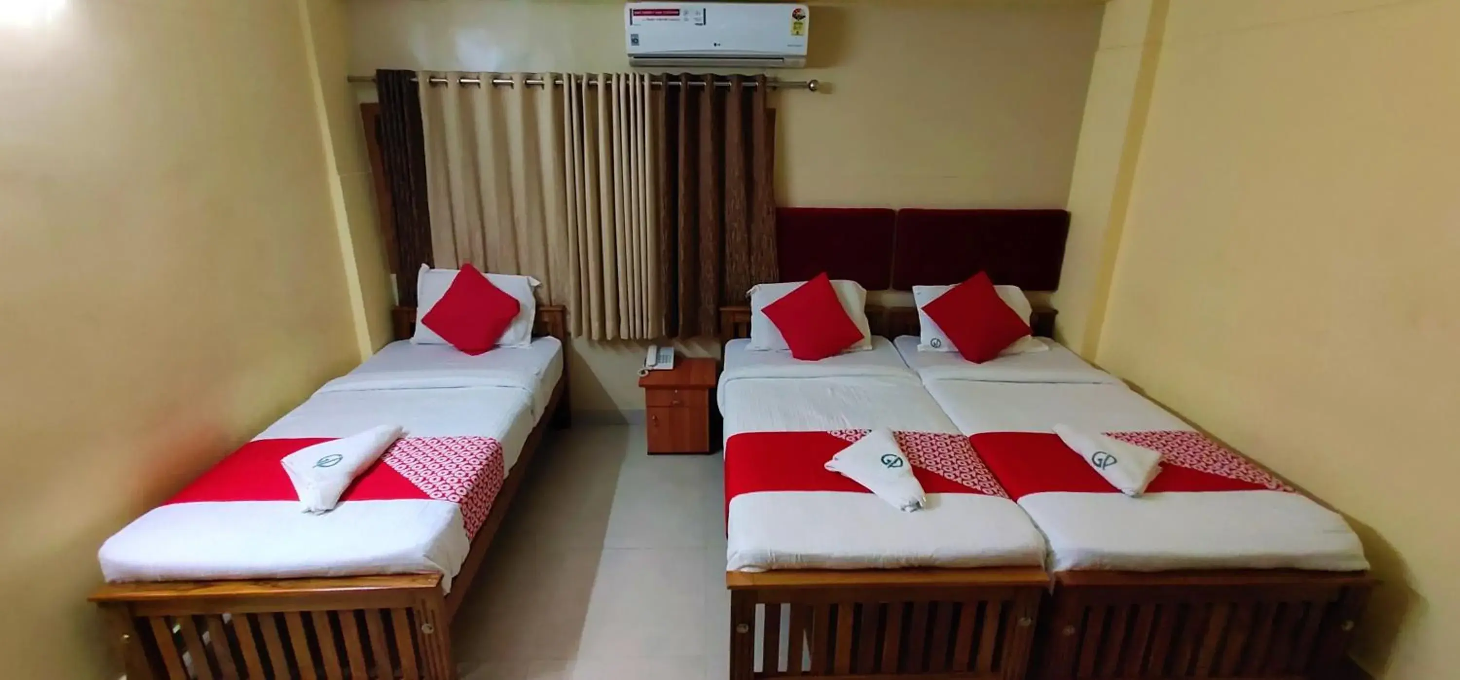 Classic Triple Room in Hotel Green Plaza Classic Triple Room in Hotel Green Plaza