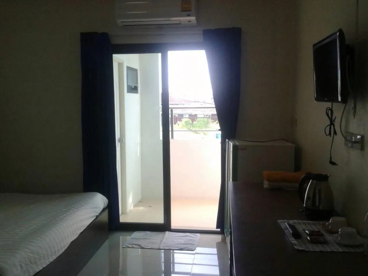 Bed in Poomsiri Place