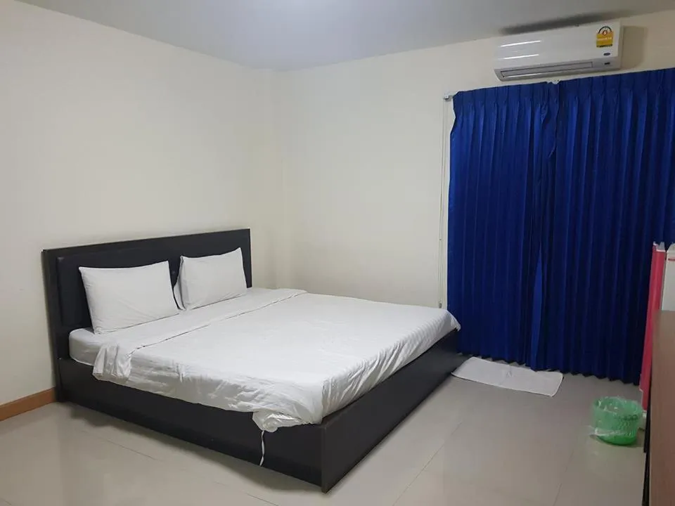 Bed in Poomsiri Place