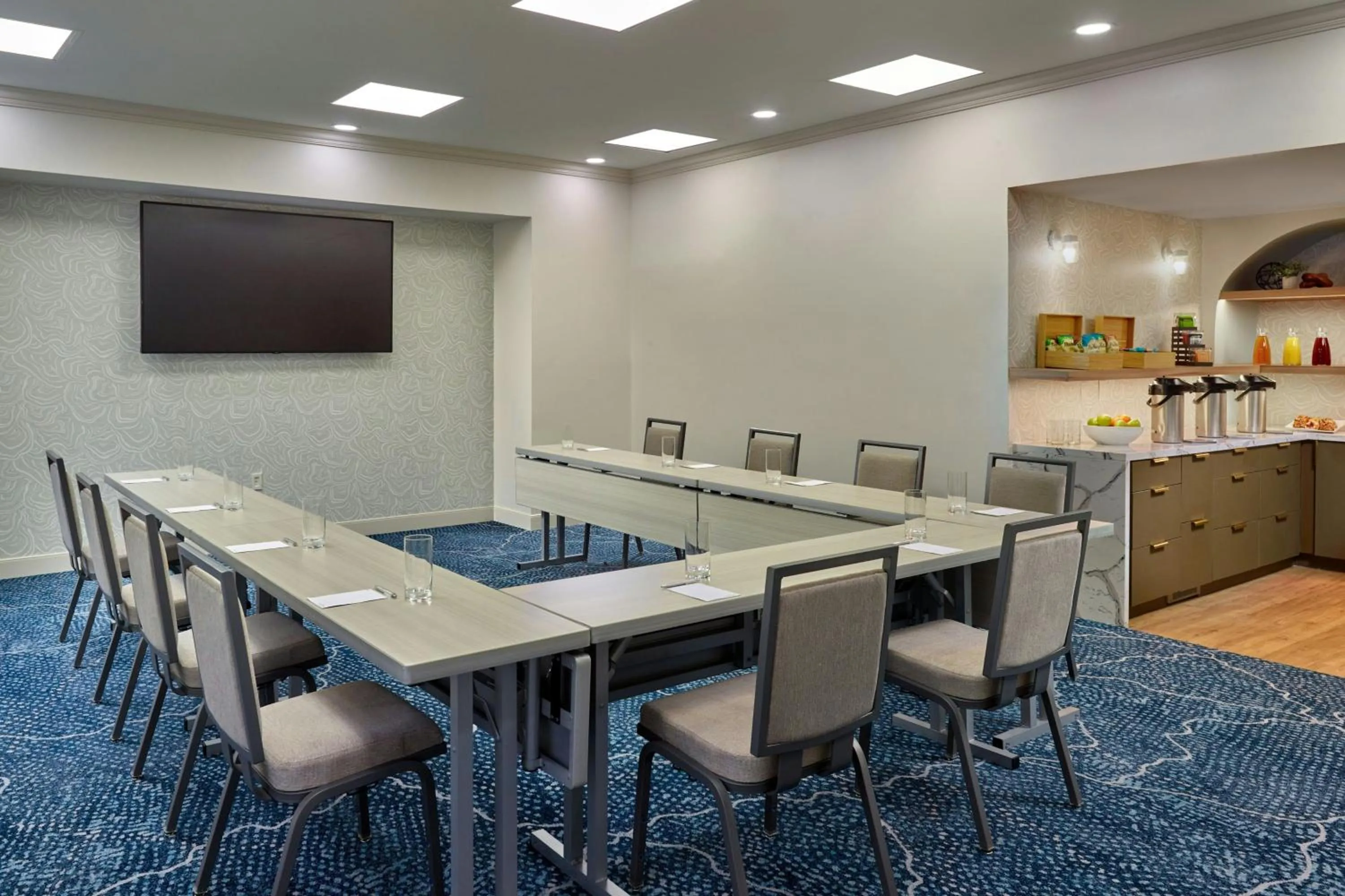 Meeting/conference room in Renaissance Charlotte SouthPark Hotel