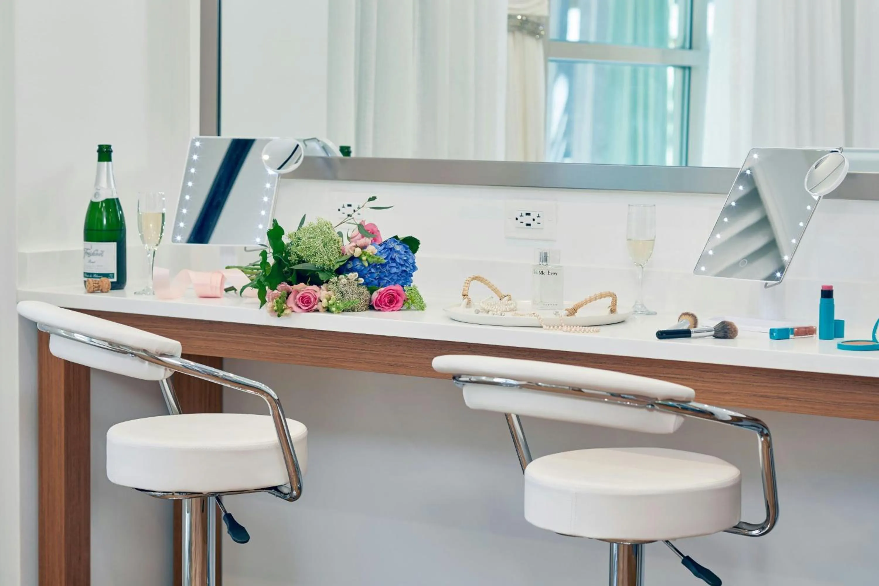 Bedroom in Renaissance Charlotte SouthPark Hotel