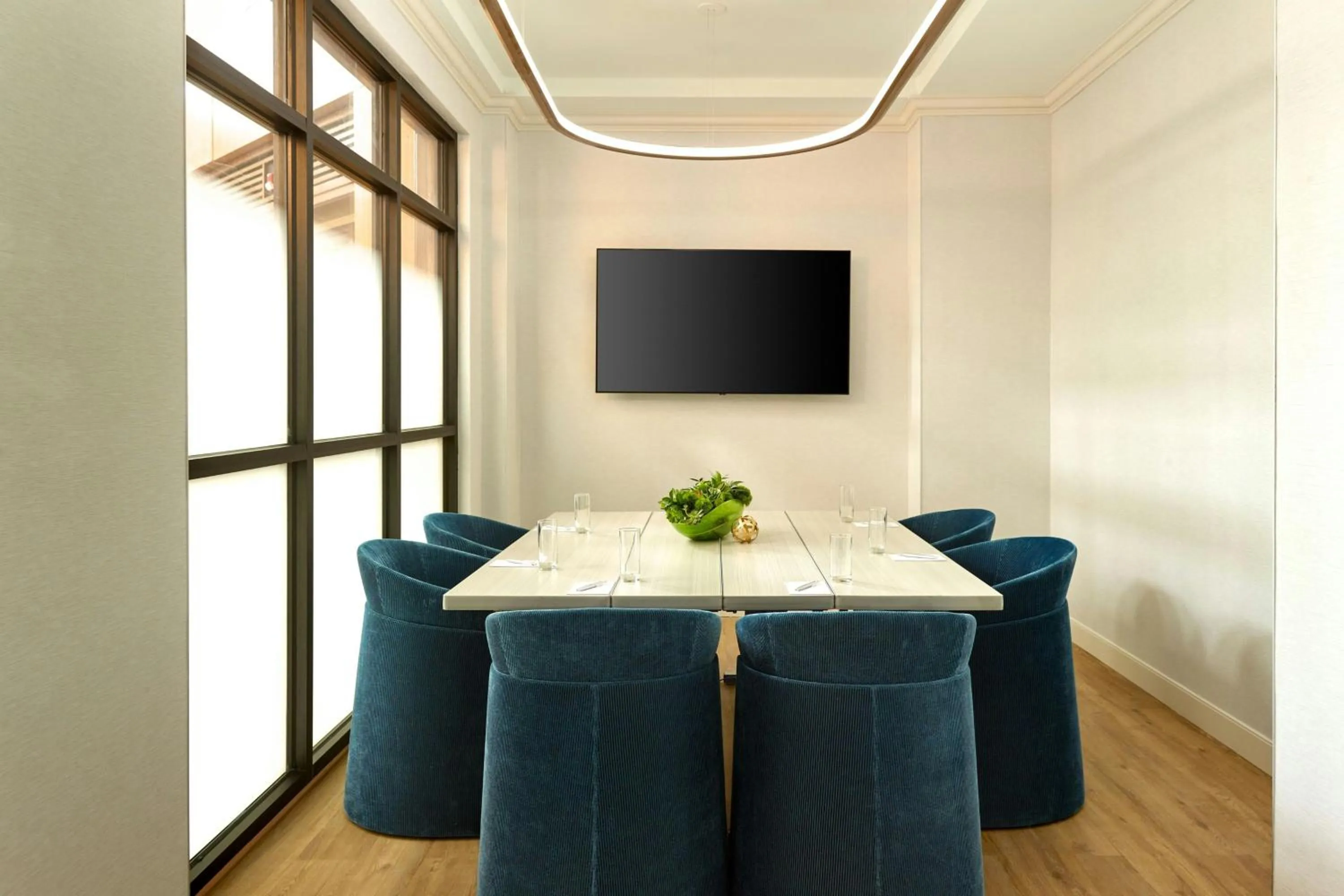 Meeting/conference room in Renaissance Charlotte SouthPark Hotel