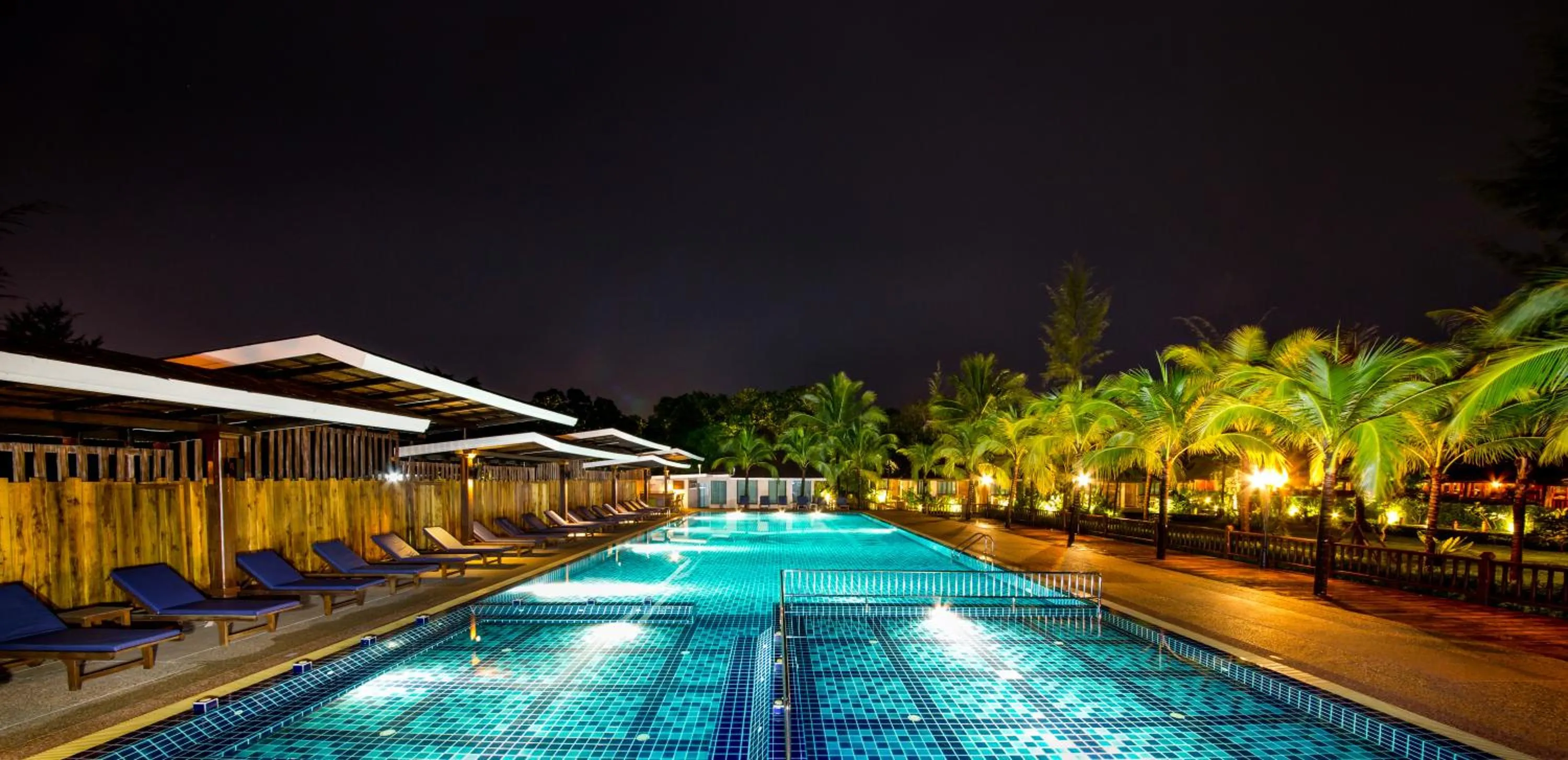 Swimming pool in Naiyang Park Resort - SHA Extra Plus