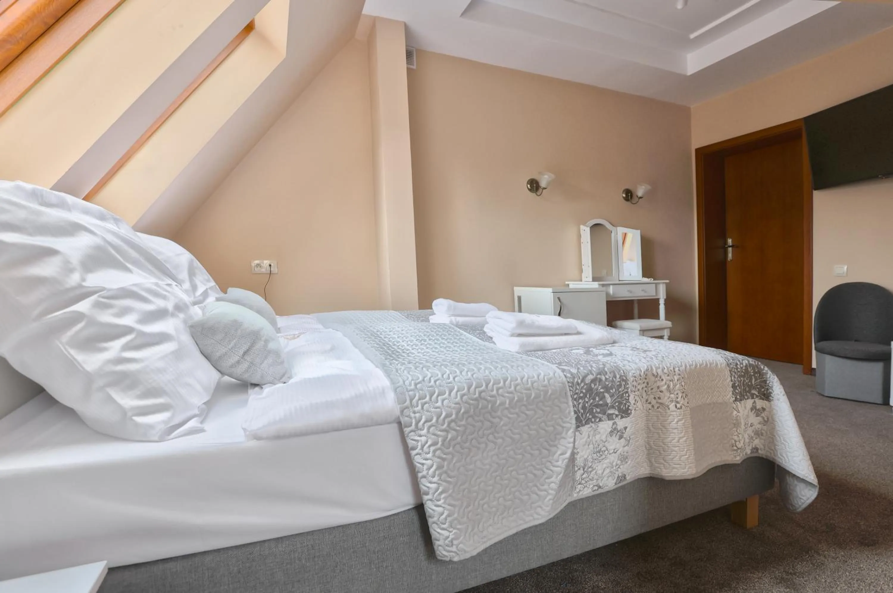 Bed in Pałacyk Karkonosze koło Karpacza