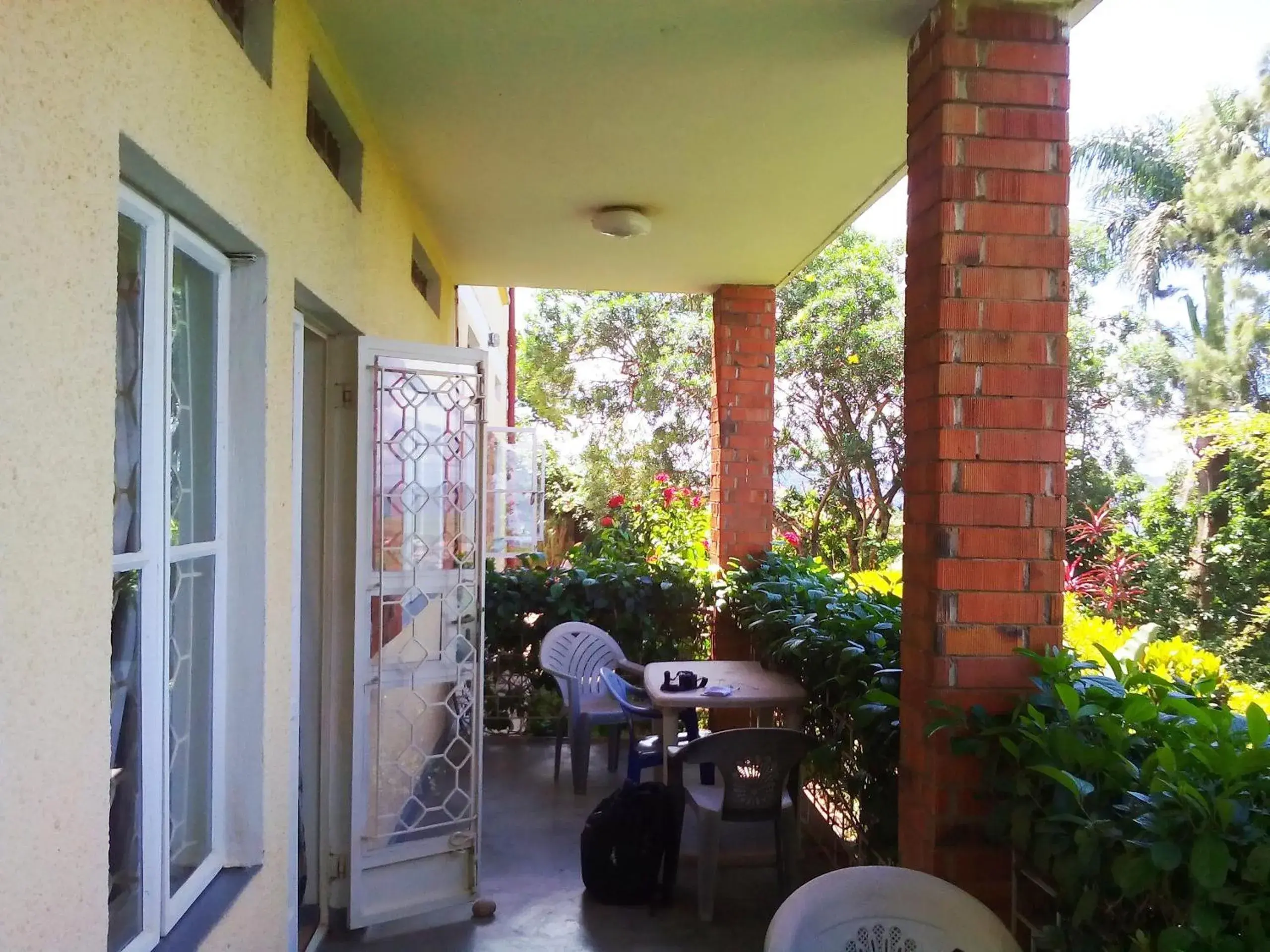 Retreat Guesthouse Kitende Retreat Guesthouse Kitende