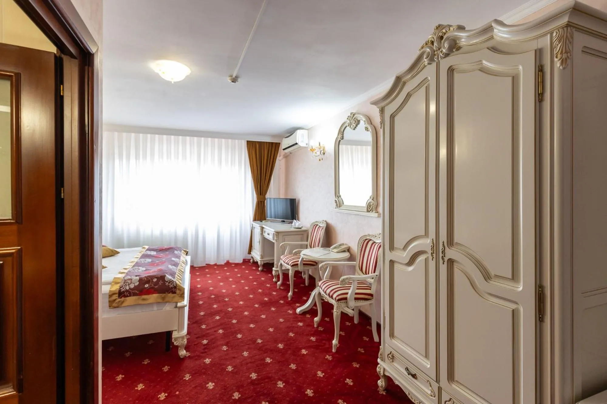 Bed in Hotel Capitol