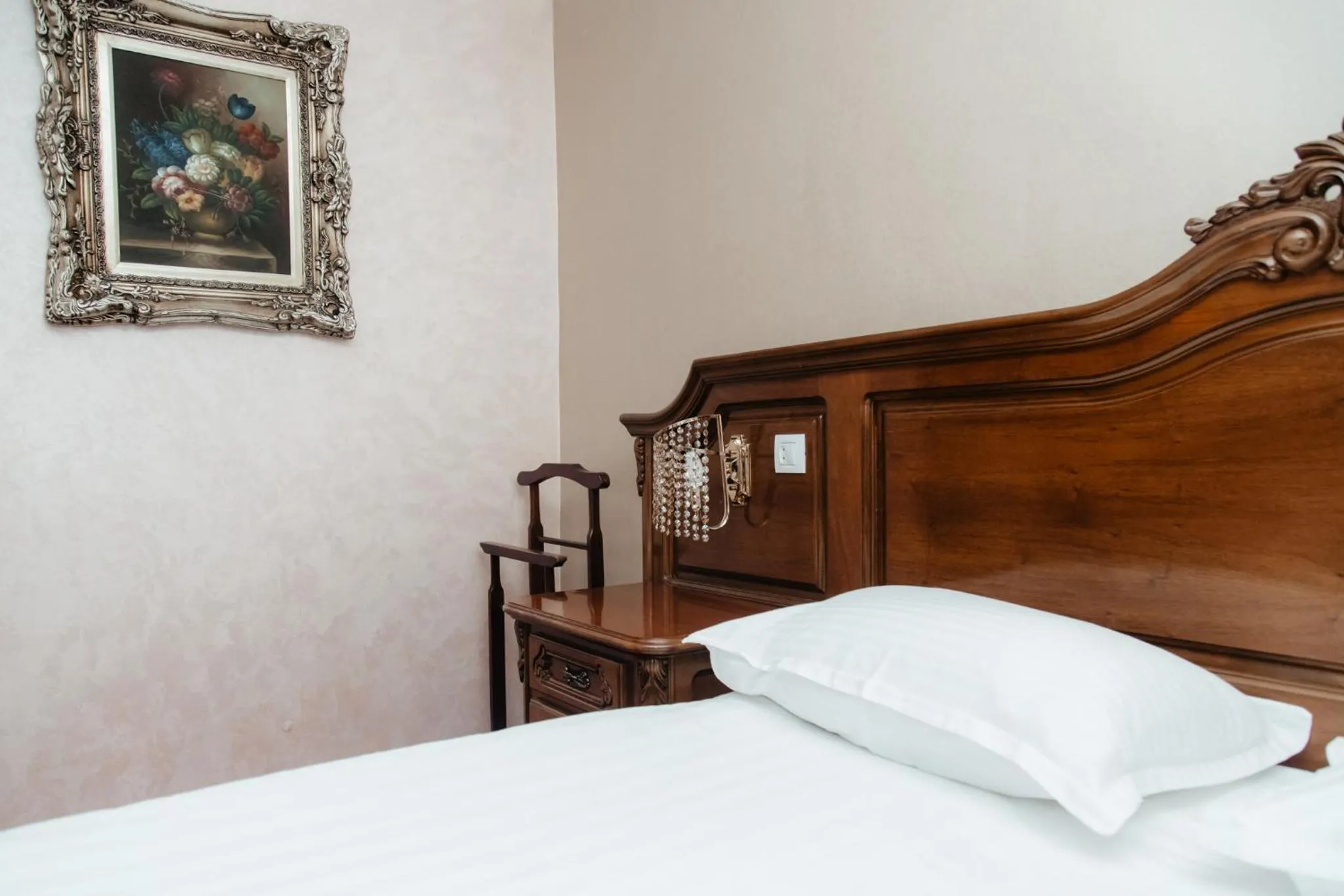 Bed in Hotel Capitol