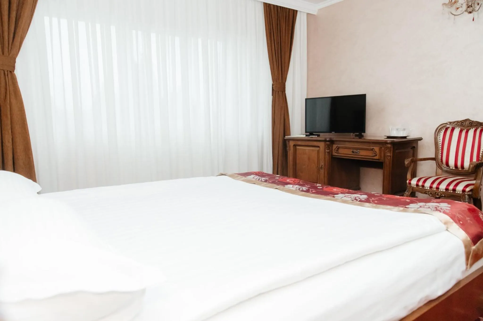 Bed in Hotel Capitol