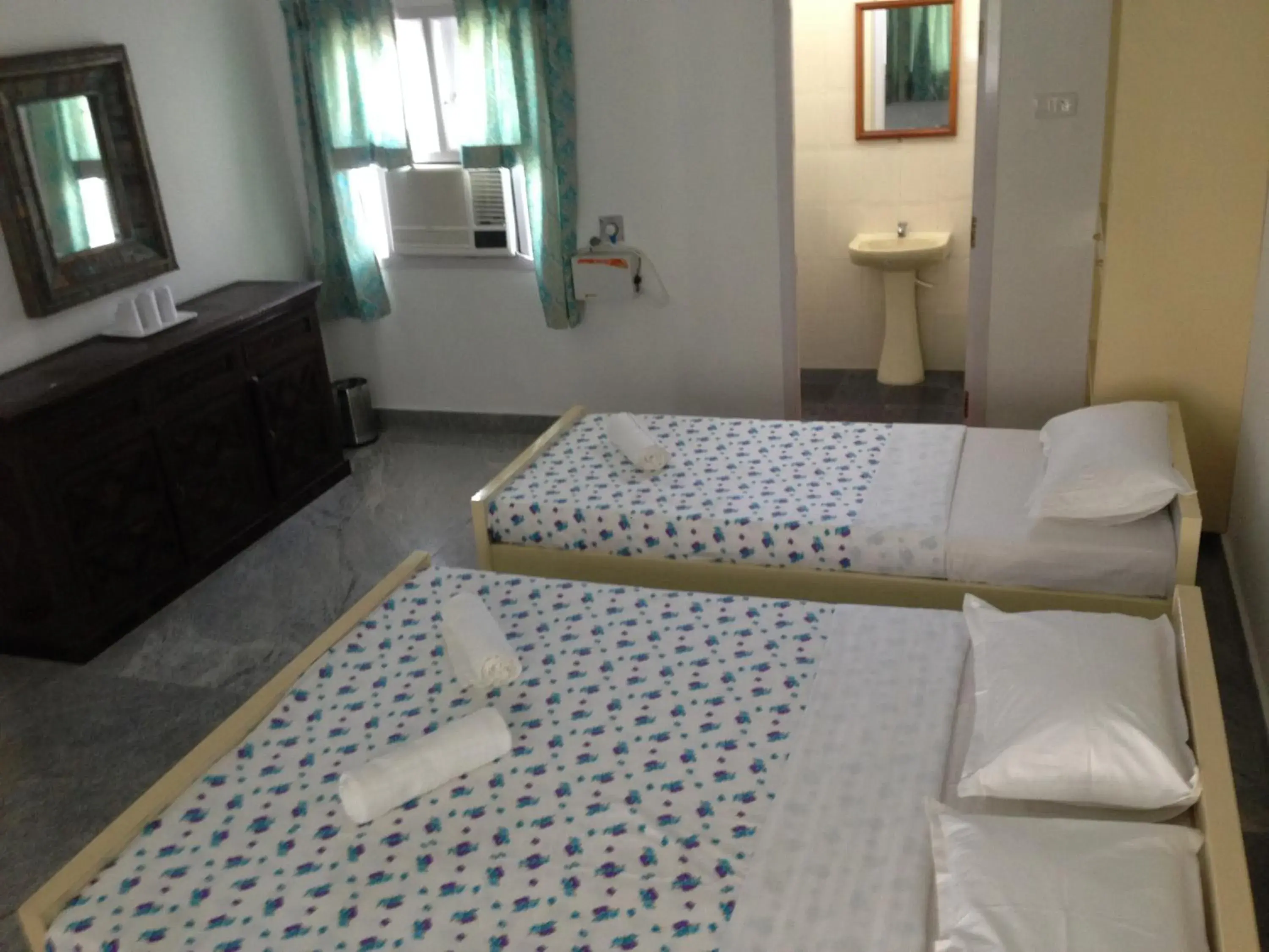 Inner courtyard view, Bed in Meya Beach Walk Hotel Inner courtyard view, Bed in Meya Beach Walk Hotel