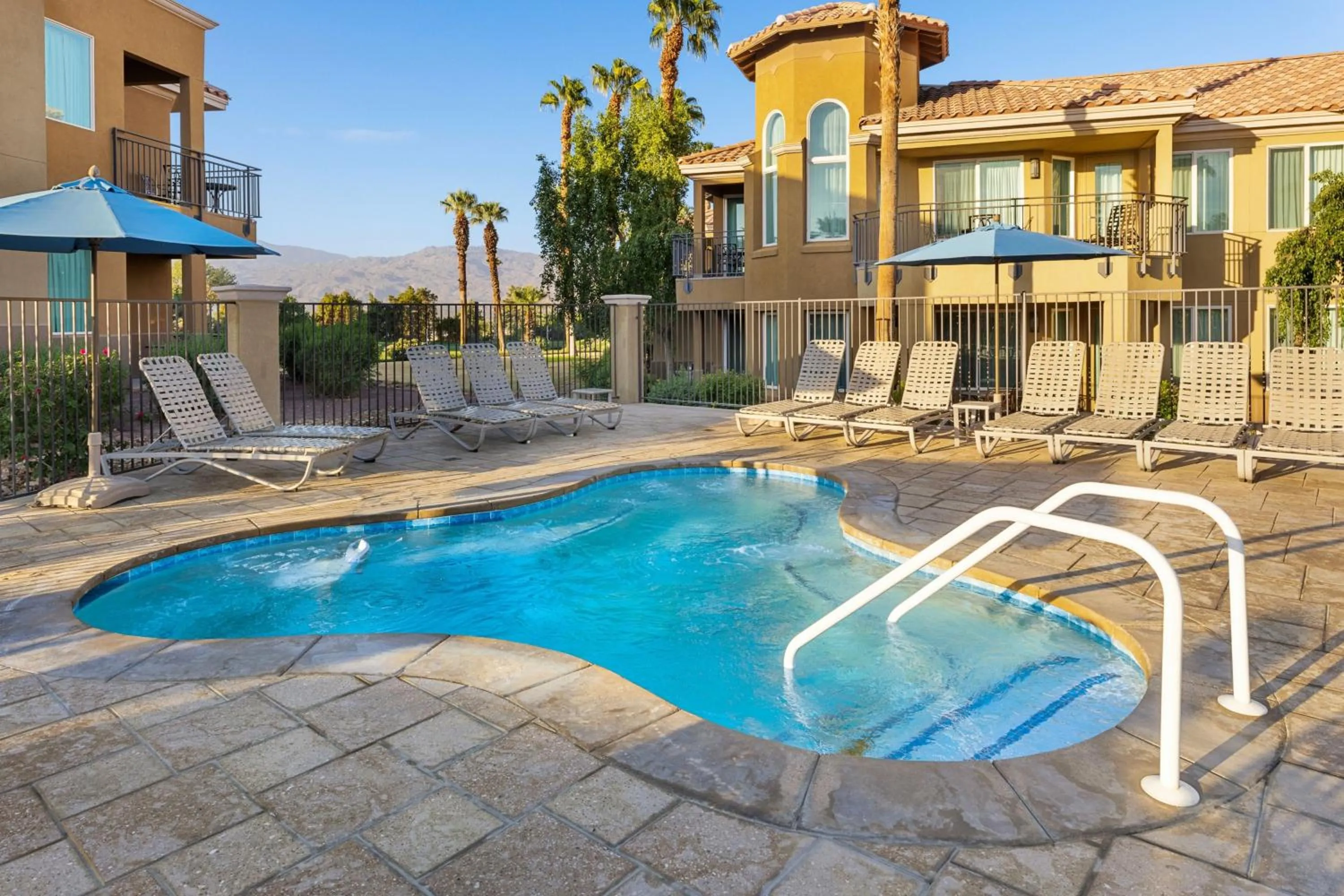 Swimming pool in Marriott's Desert Springs Villas I