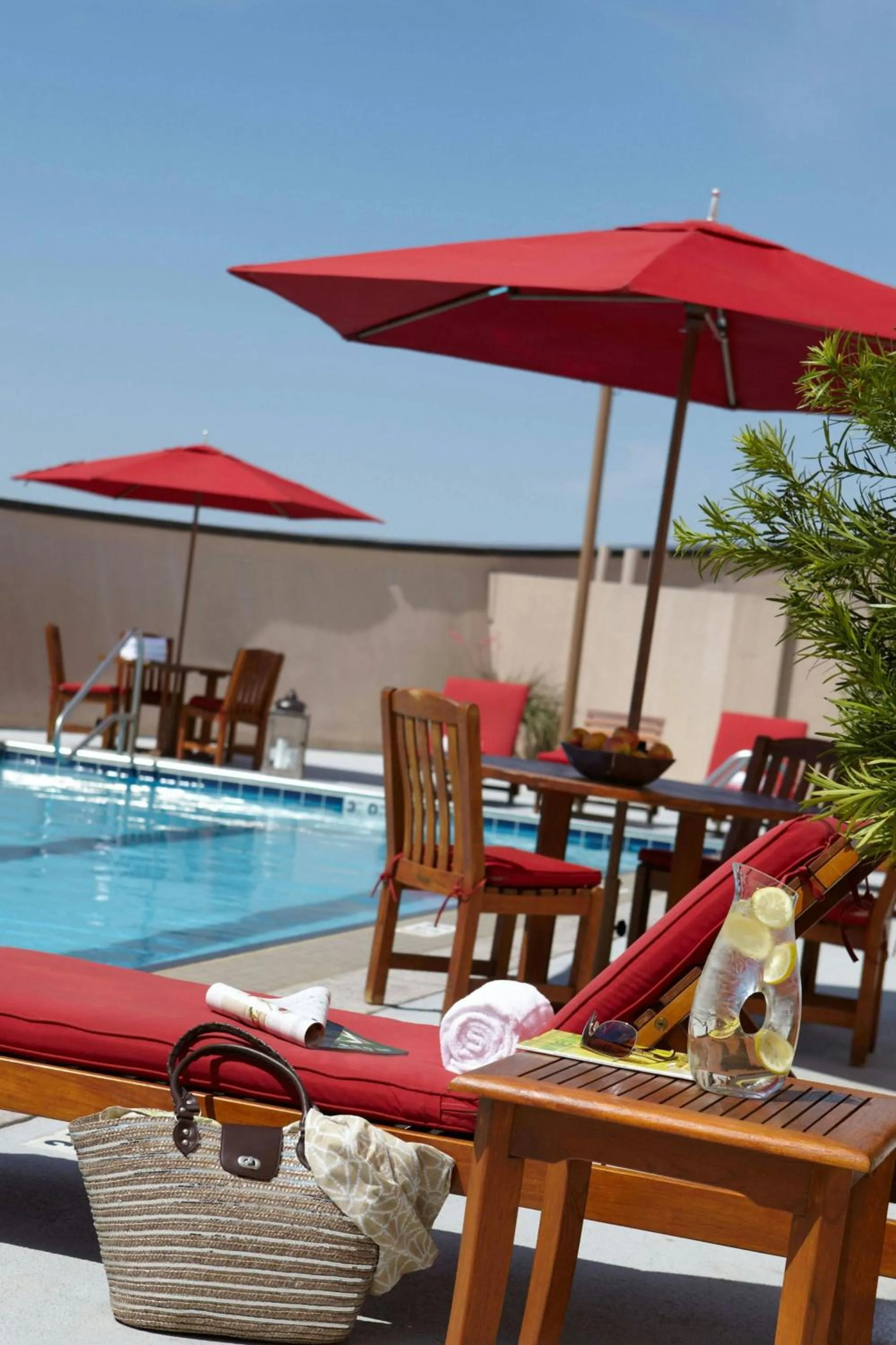 Swimming pool in Renaissance Dallas Hotel