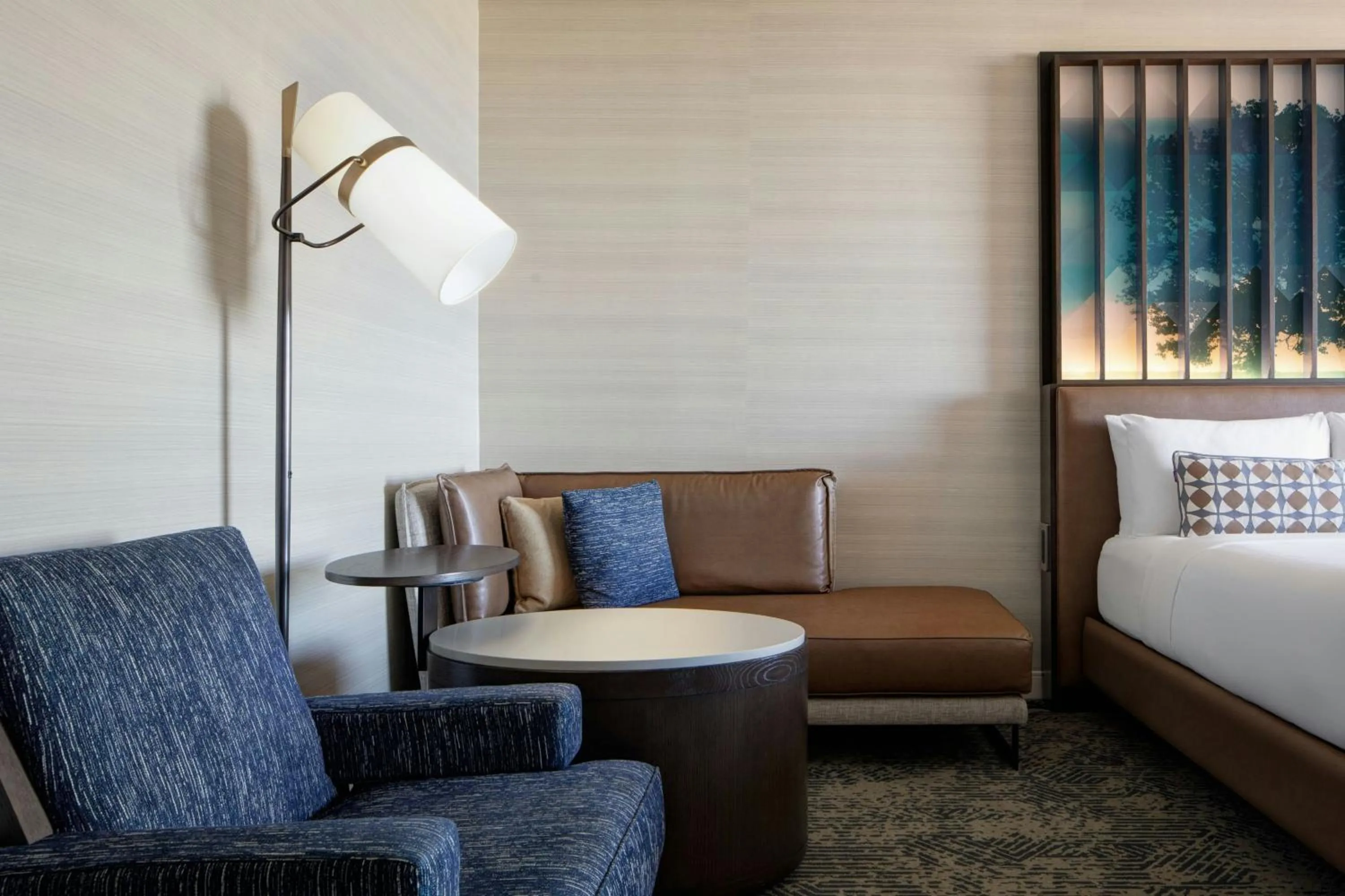 Photo of the whole room, Bed in Renaissance Dallas Hotel