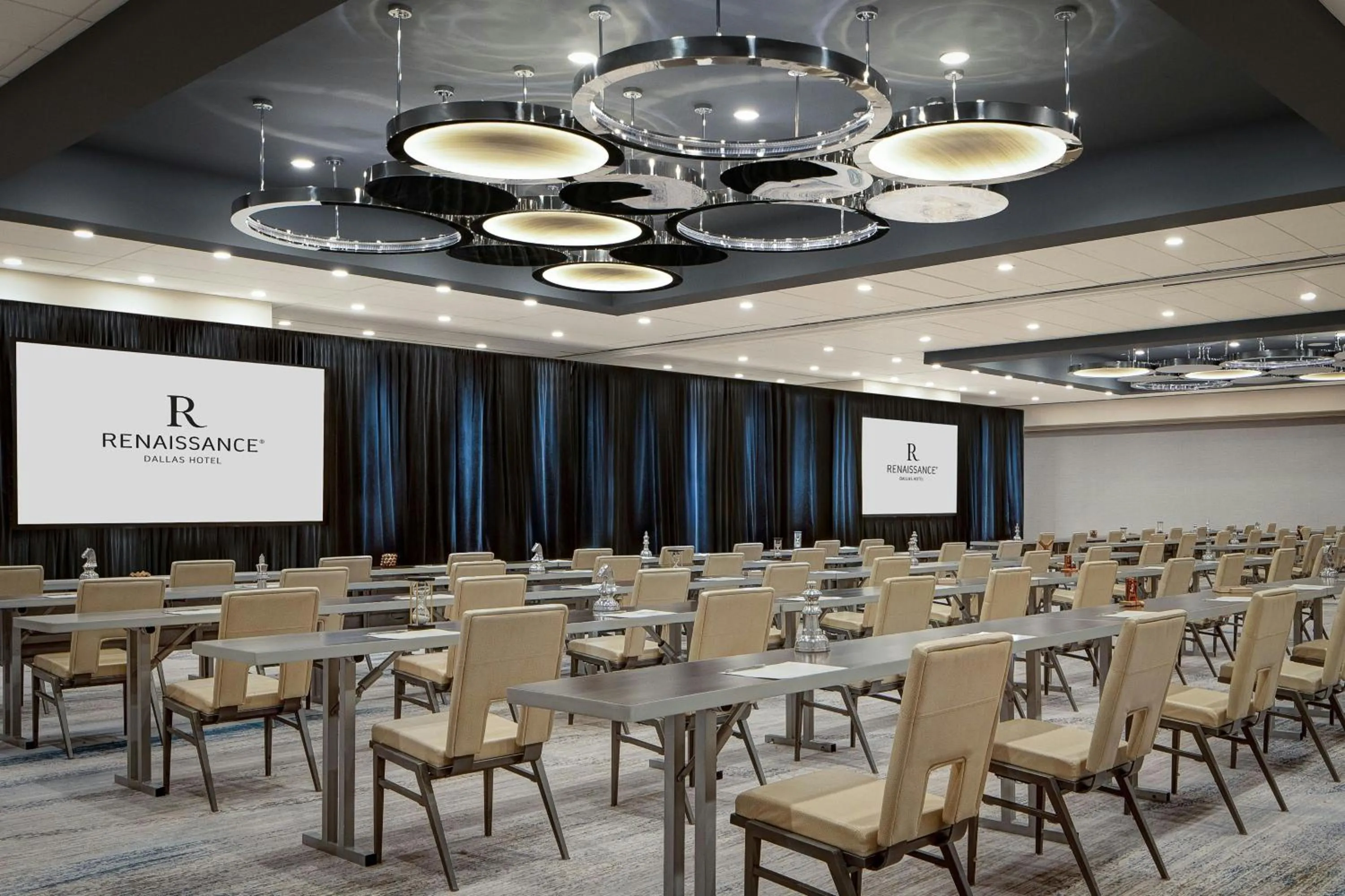 Meeting/conference room in Renaissance Dallas Hotel