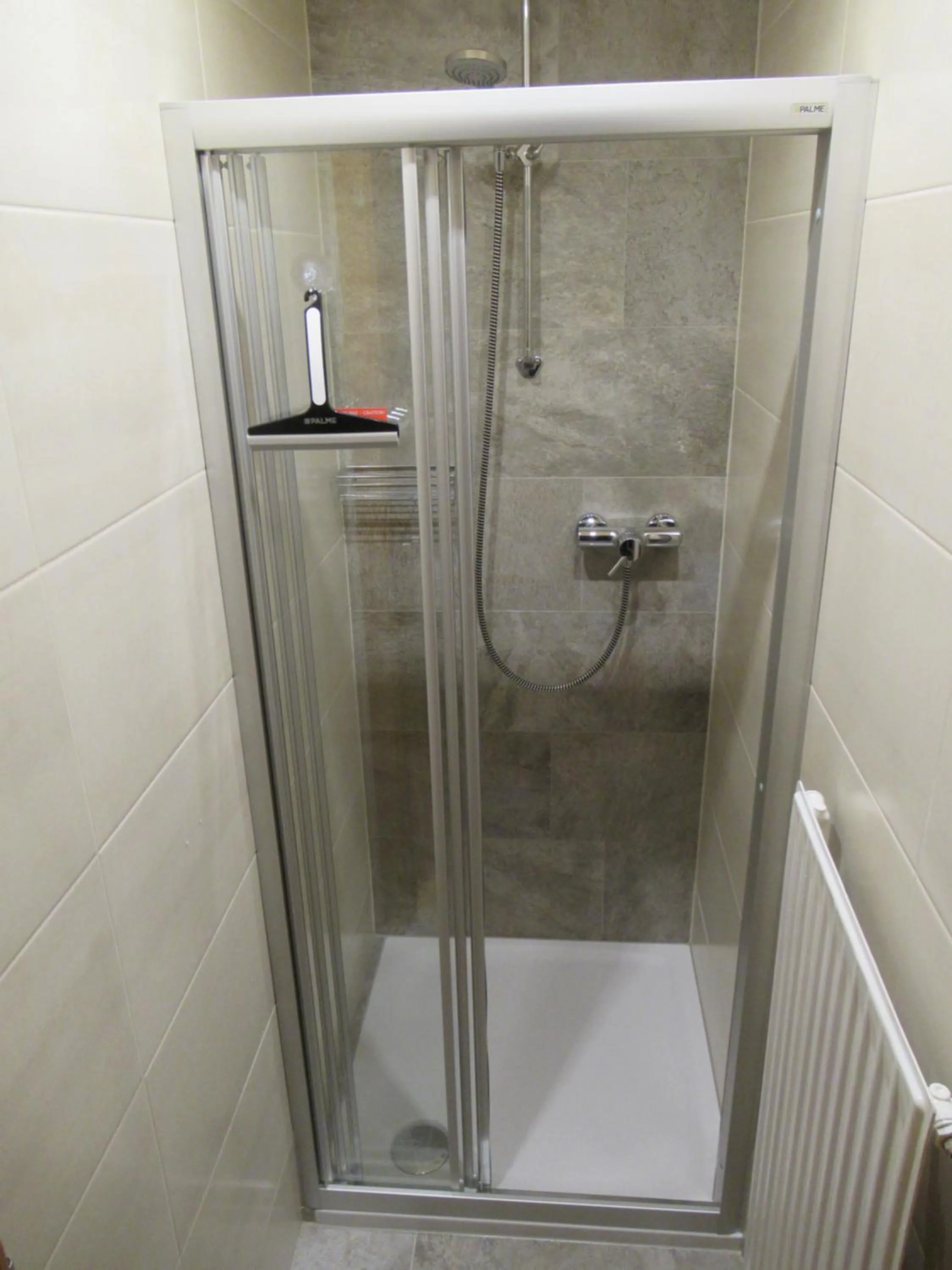 Shower in Neuner Charlotte incl Skidepot an der Hochzeigerbahn