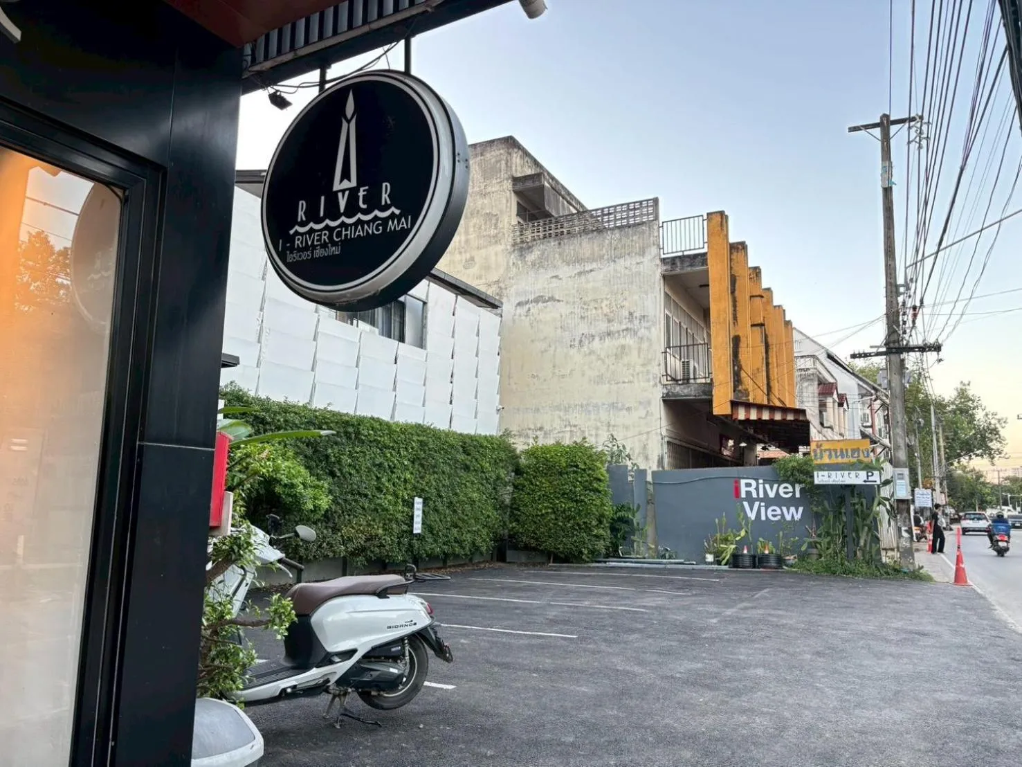 Parking in i-river chiangmai