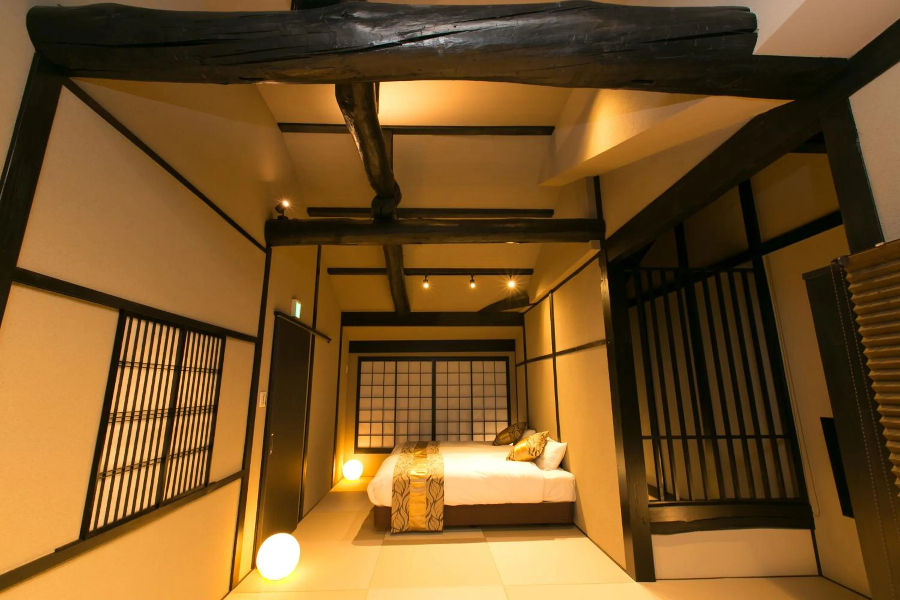 Bedroom, Bed in Hosta Umekoji Akari