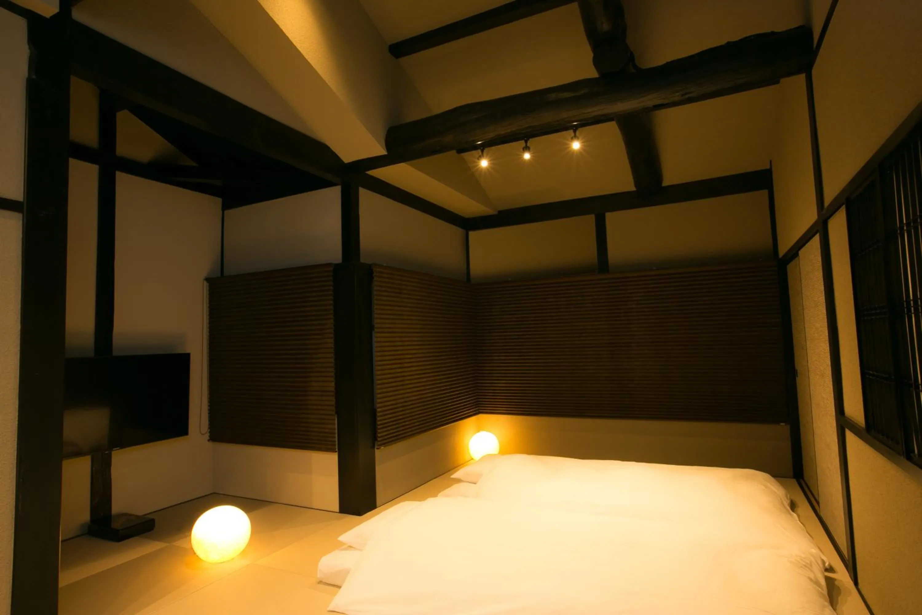 Bedroom, Bed in Hosta Umekoji Akari