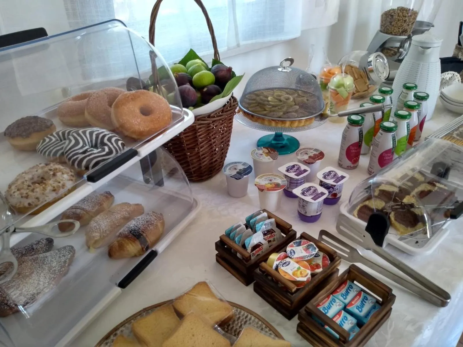 Buffet breakfast in B & B Pietra Vecchia