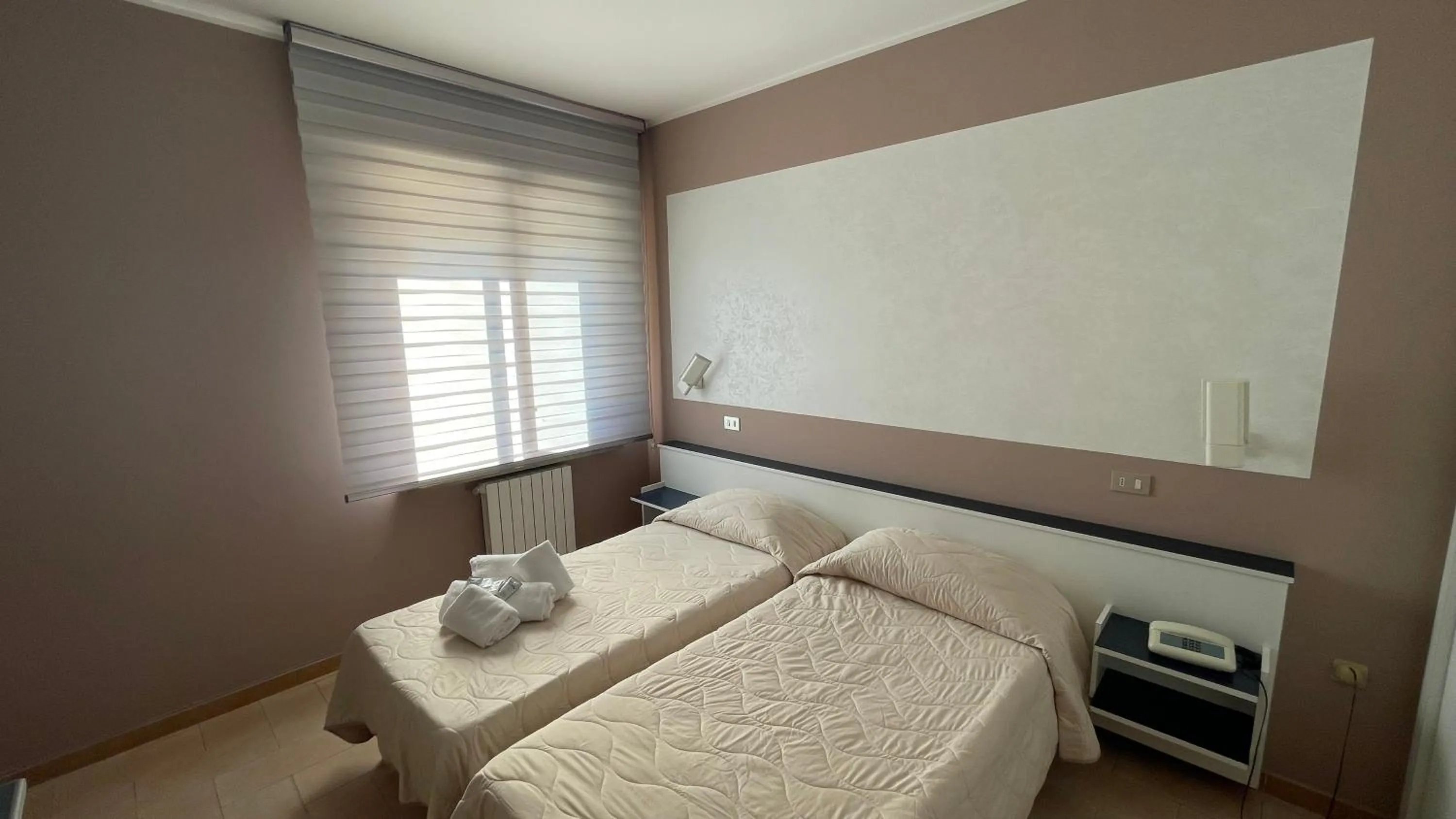 Restaurant/places to eat, Bed in Hotel Belvedere