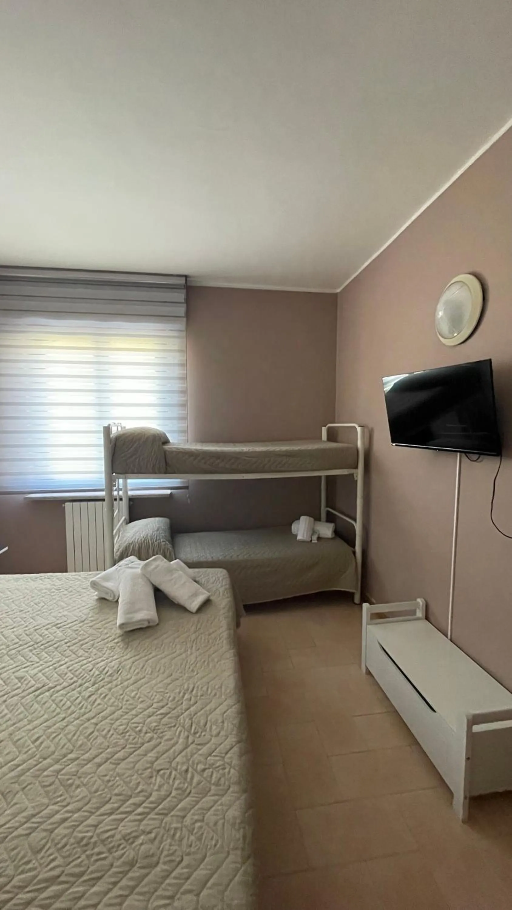 Restaurant/places to eat, Bed in Hotel Belvedere