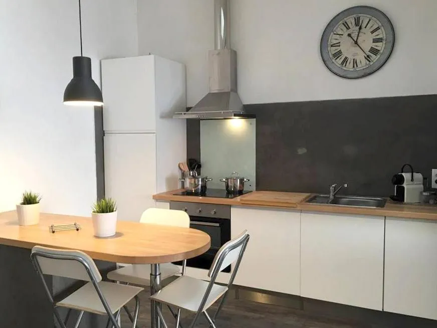 Restaurant/places to eat in Maison Bacou cité 4