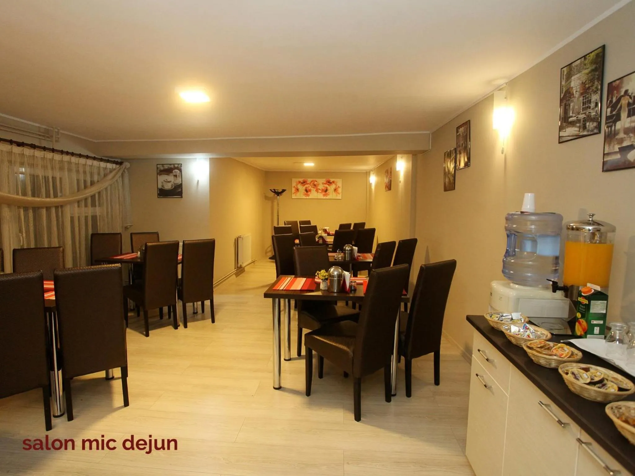 Dining area in Pension Mora