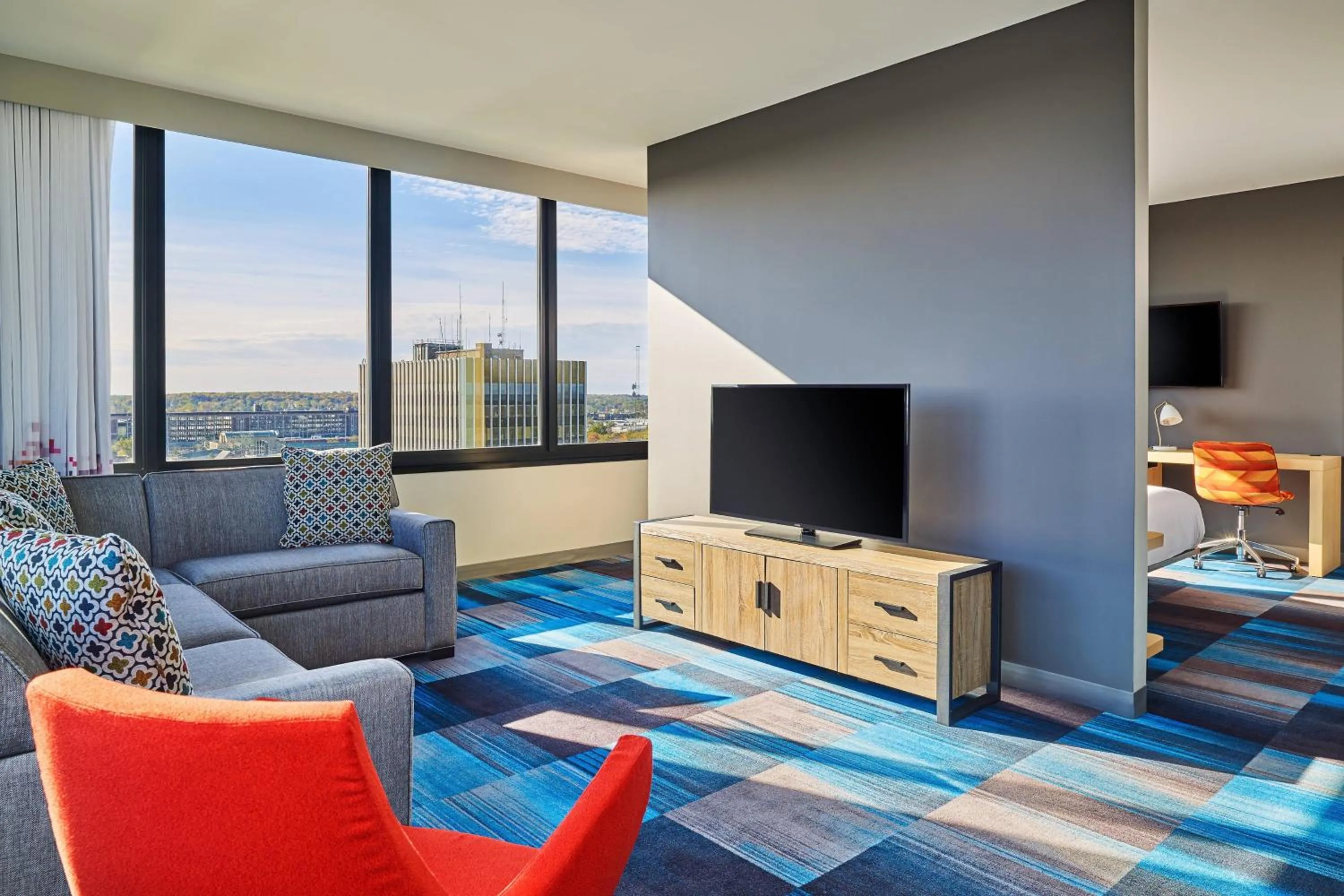 Living room in Aloft South Bend