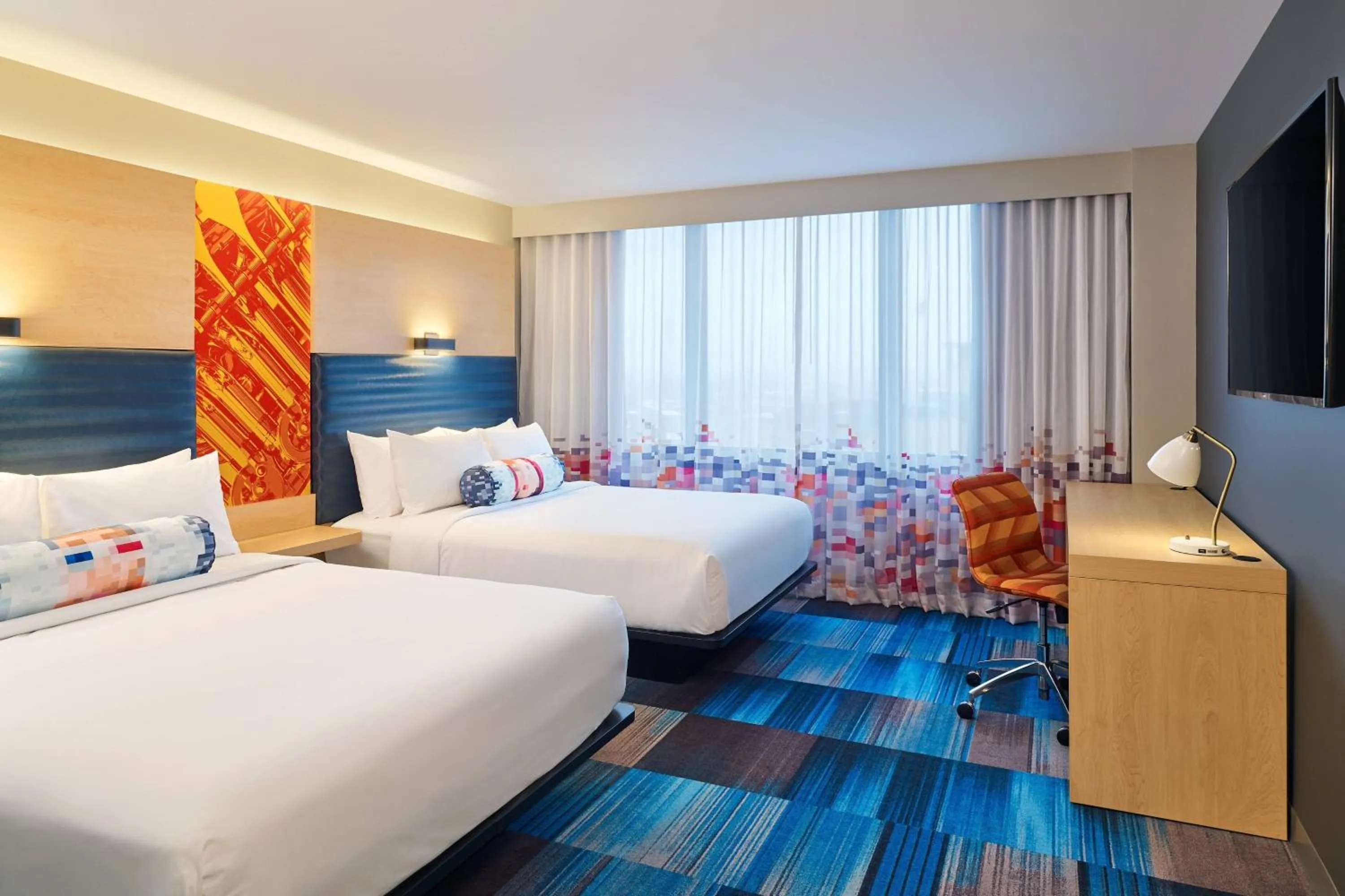 Photo of the whole room, Bed in Aloft South Bend