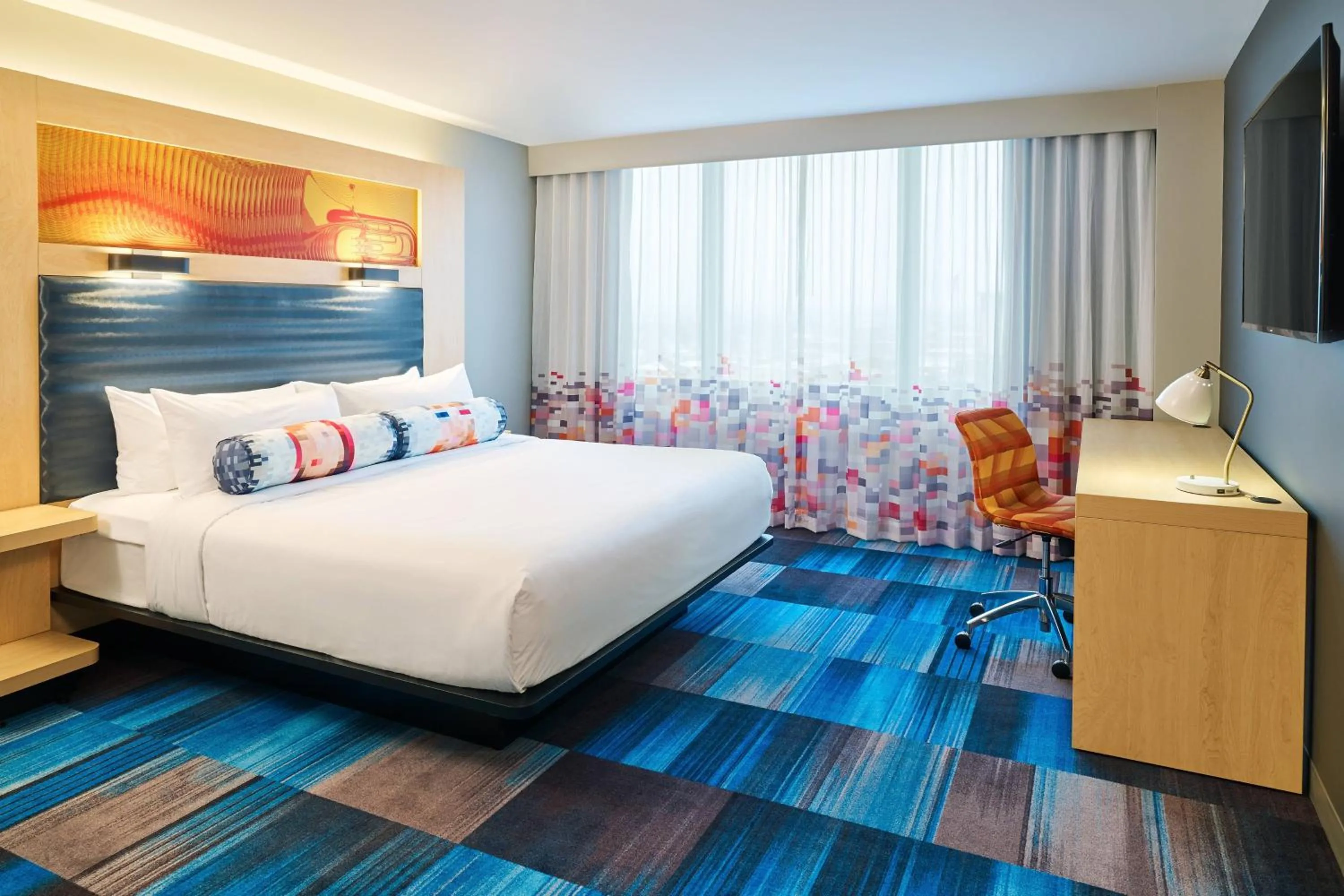 Photo of the whole room, Bed in Aloft South Bend