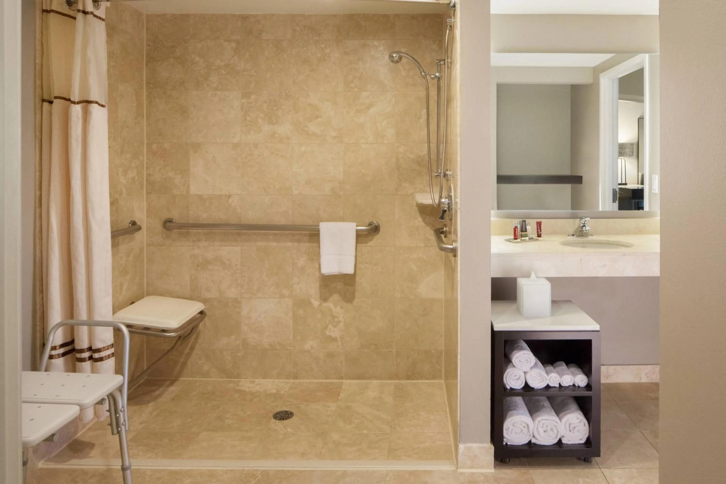 Bathroom in Dallas Marriott Suites Medical/Market Center