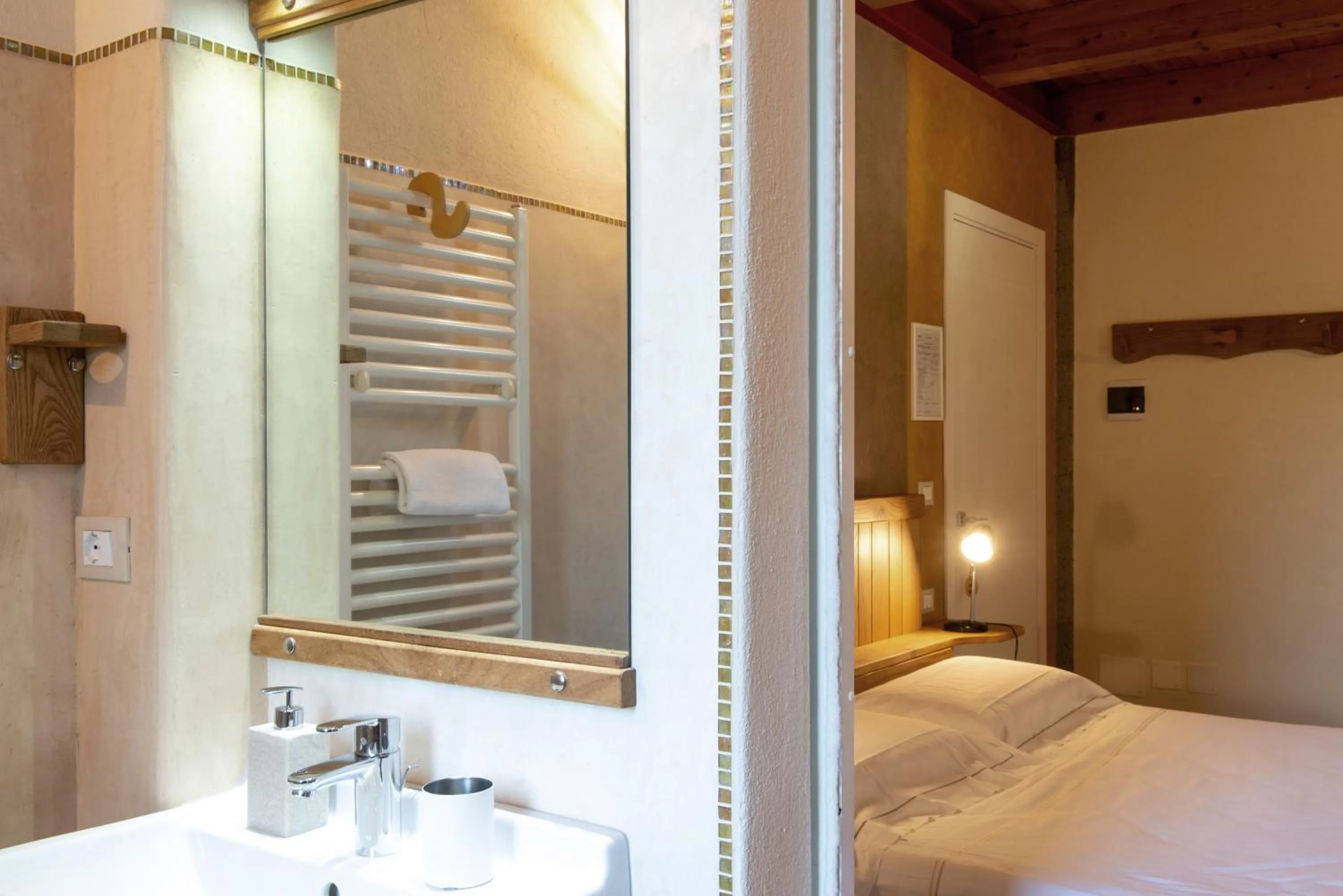 Double Room with Private Bathroom - single occupancy in Alpuntogiusto