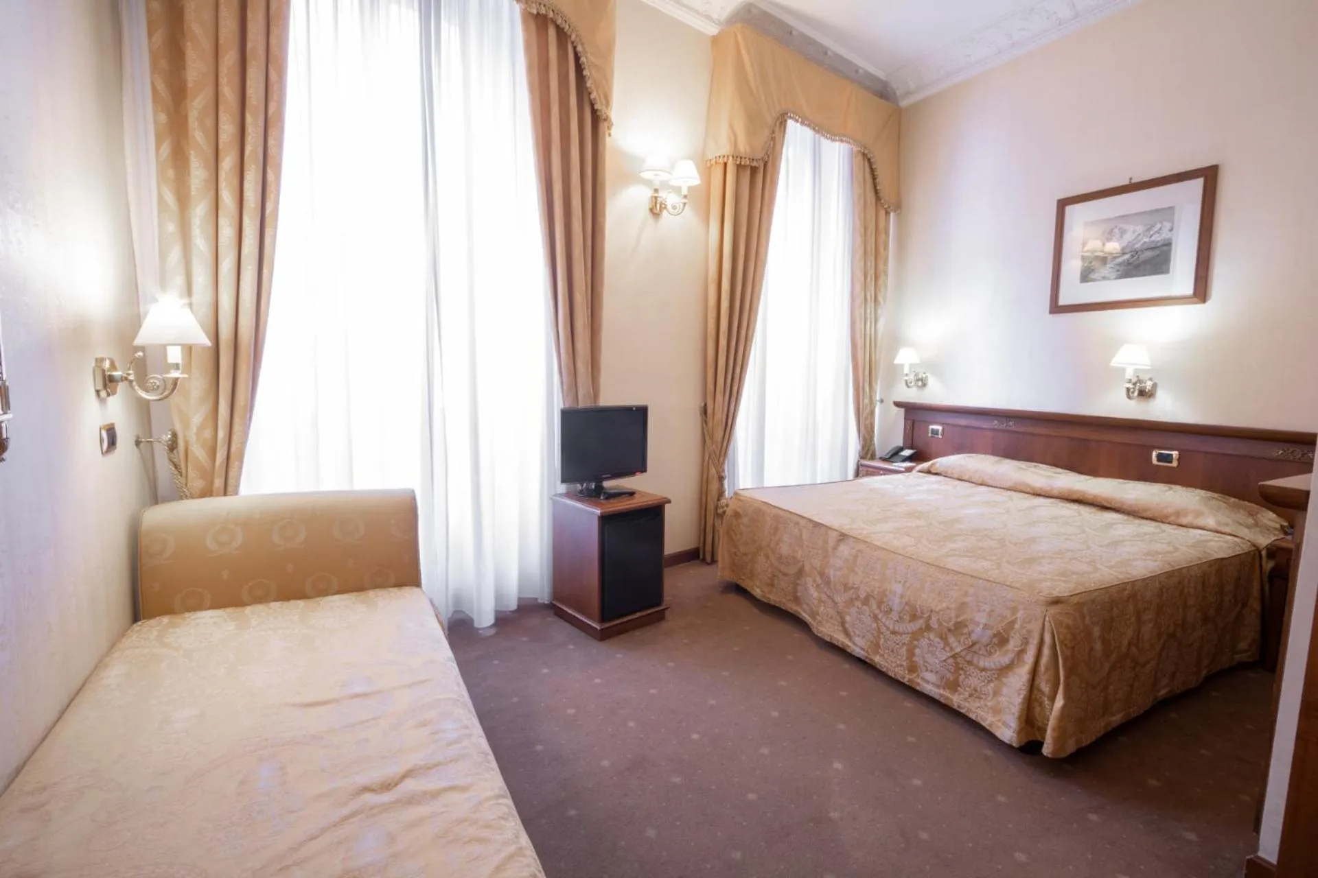 Photo of the whole room, Bed in Hosianum Palace